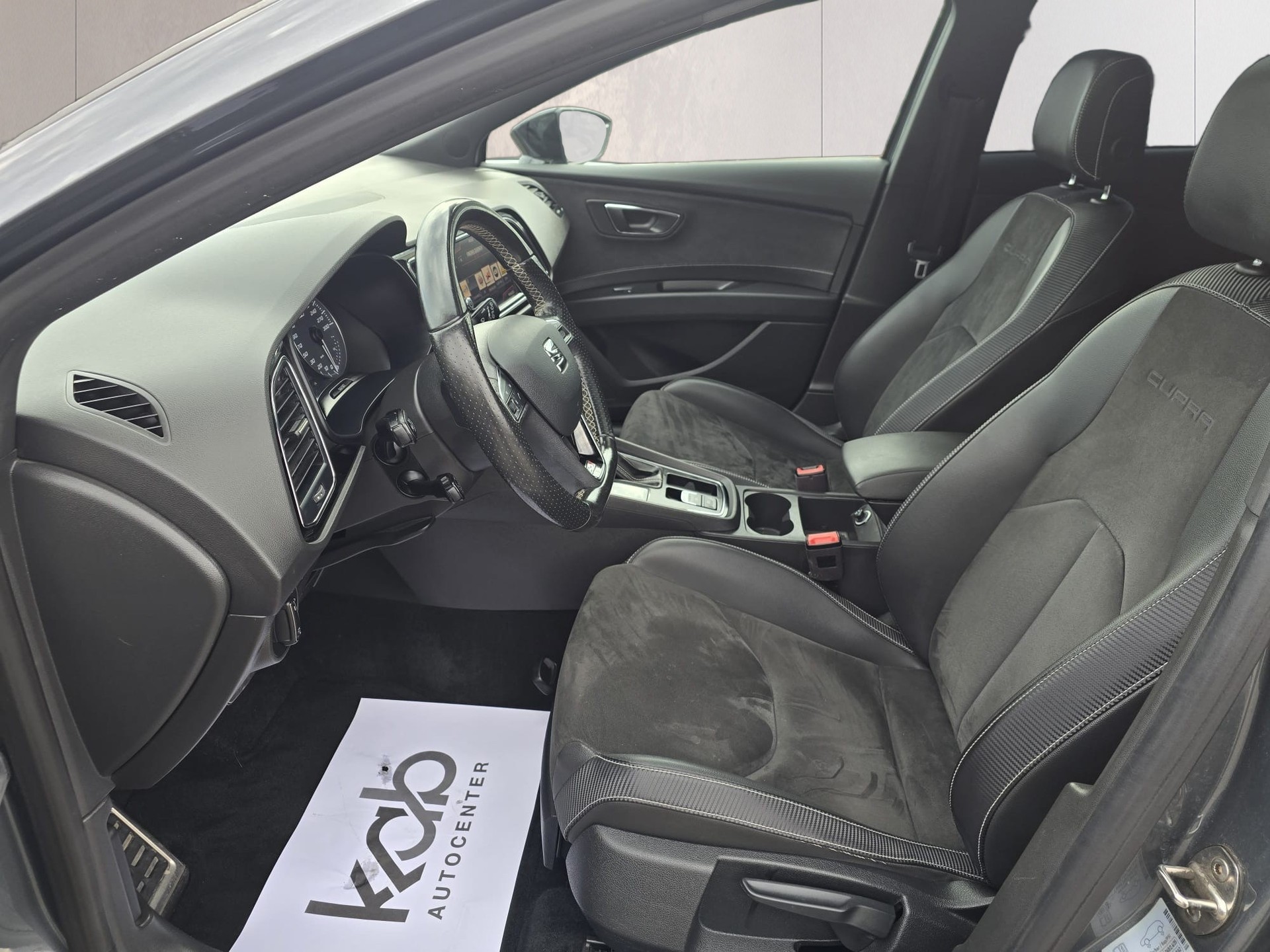 SEAT Leon 2.0 TSI Cupra 300 DSG-image-16