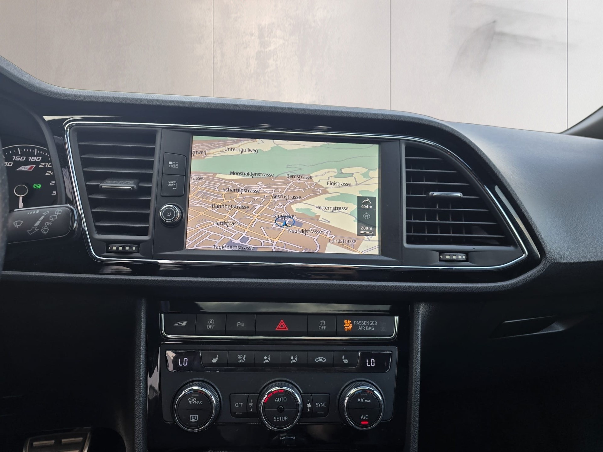 SEAT Leon 2.0 TSI Cupra 300 DSG-image-12