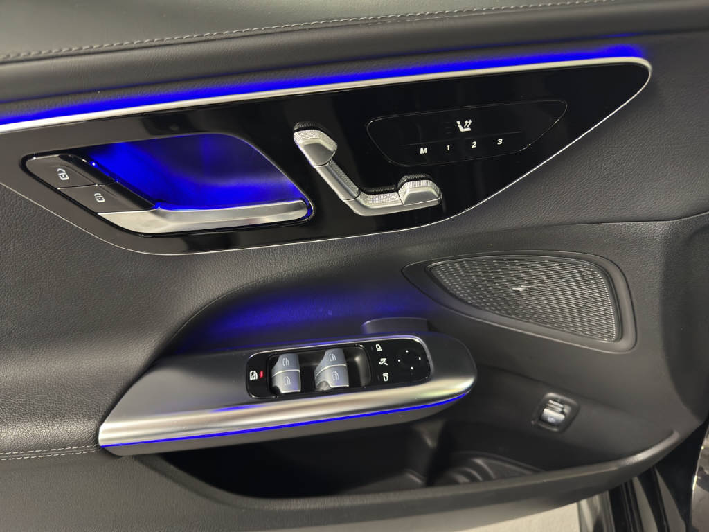 MERCEDES-BENZ C 220 d AMG Line 4Matic Swiss Star T-Modell-image-5