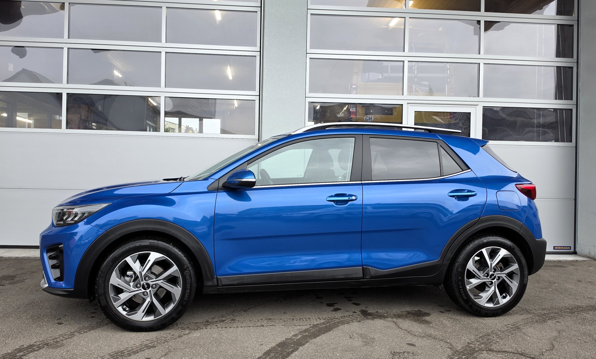 KIA Stonic 1.0 T-GDI MHEV GT-Line DCT-showroom-element-2