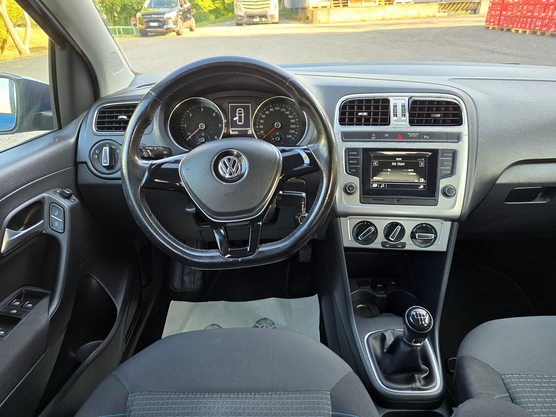 VW Polo 1.4 TDI BlueMotion Trendline-image-16