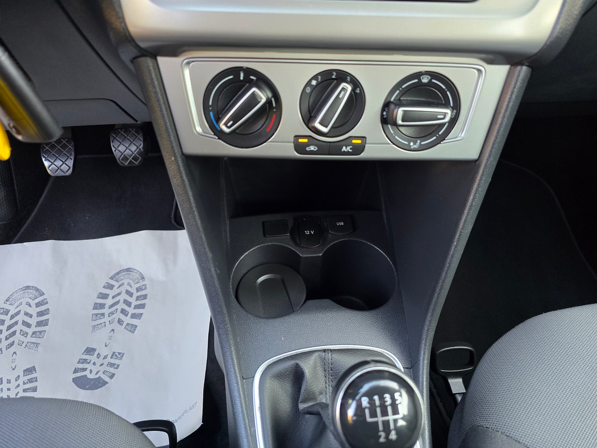 VW Polo 1.4 TDI BlueMotion Trendline-image-21