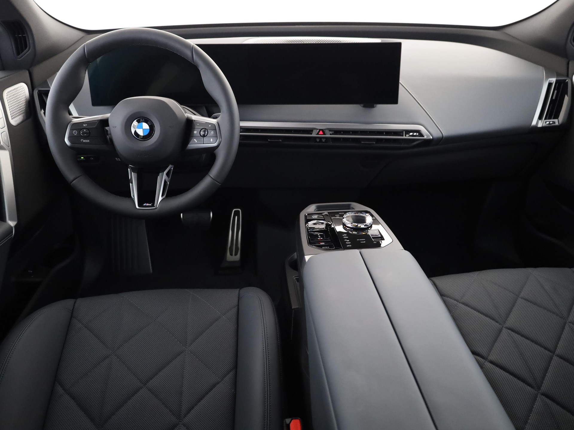 BMW iX xDrive60-image-17