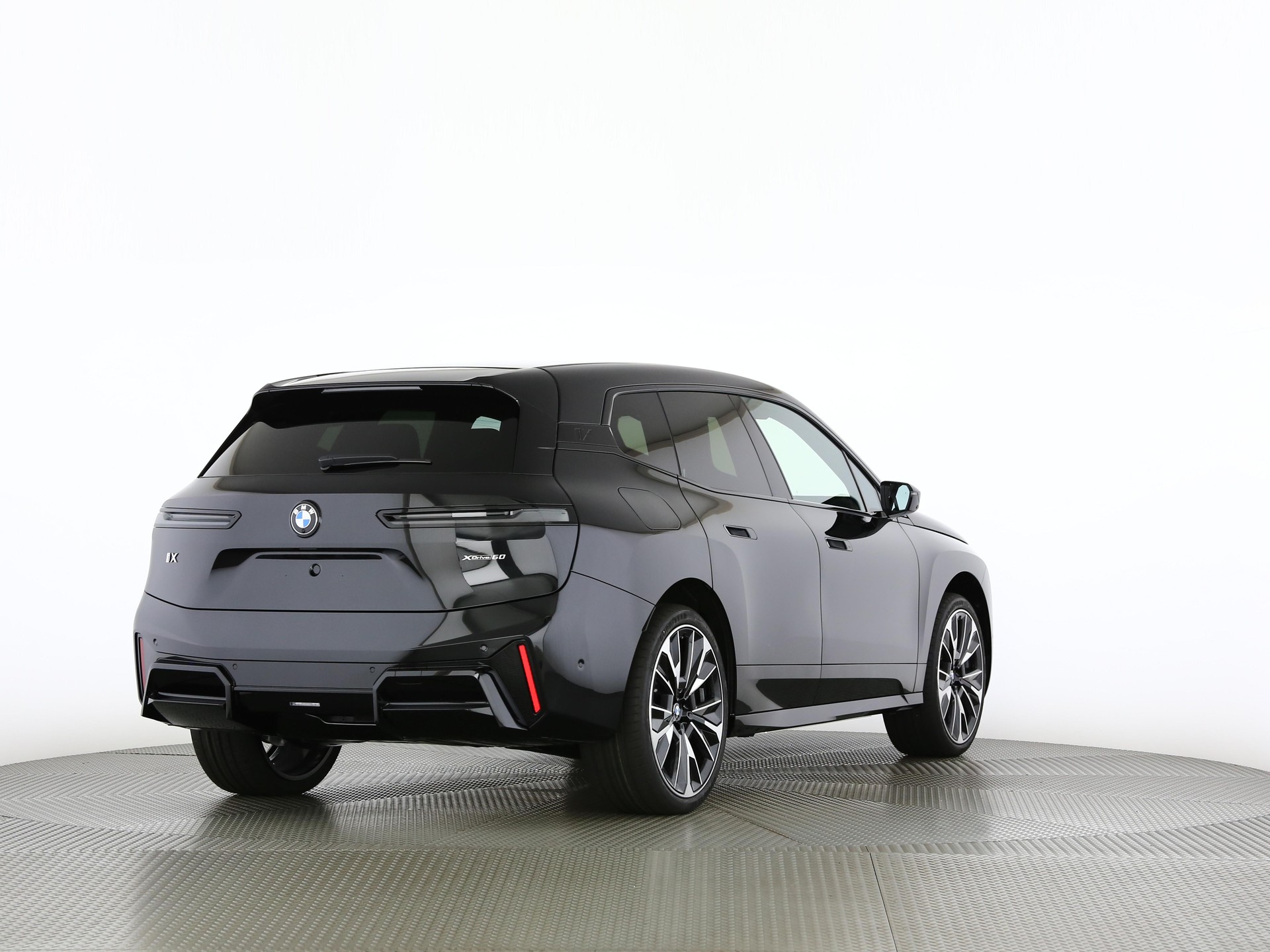 BMW iX xDrive60-showroom-element-1