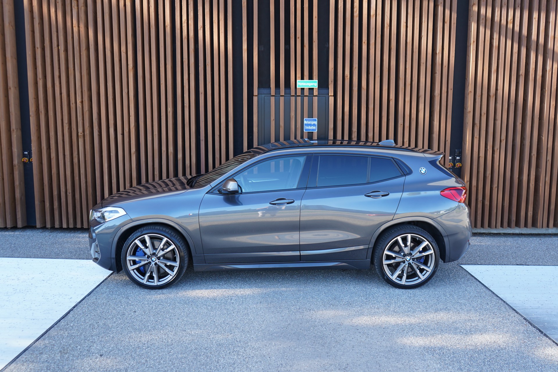 BMW X2 M35i STEPTRONIC l 306 PS-showroom-element-3