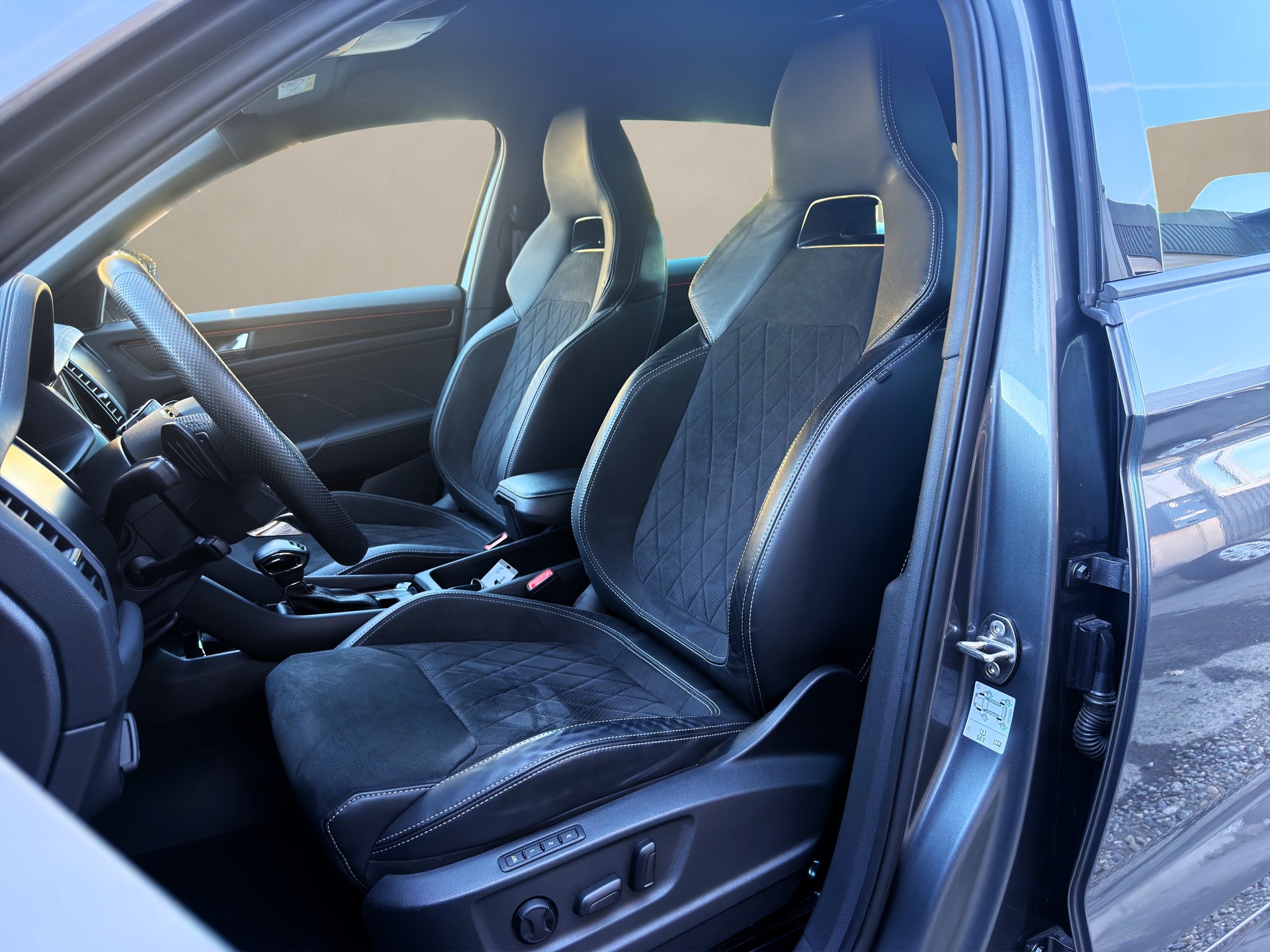 SKODA Kodiaq 2.0 TDI CR DSG❗SportLine 4x4❗✅CH-Fahrzeug & 8-fach bereift auf Alu✅-image-8