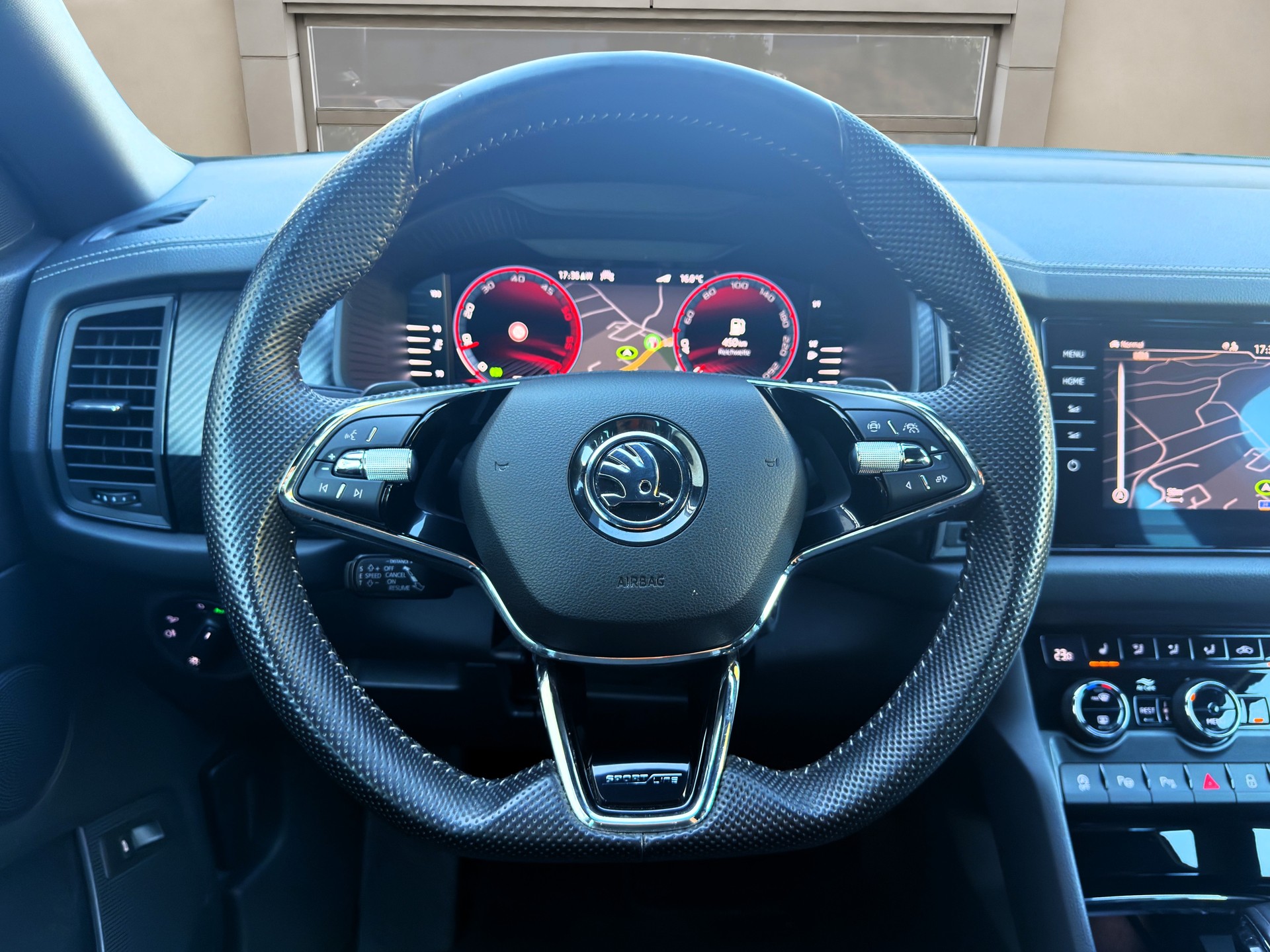 SKODA Kodiaq 2.0 TDI CR DSG❗SportLine 4x4❗✅CH-Fahrzeug & 8-fach bereift auf Alu✅-image-13