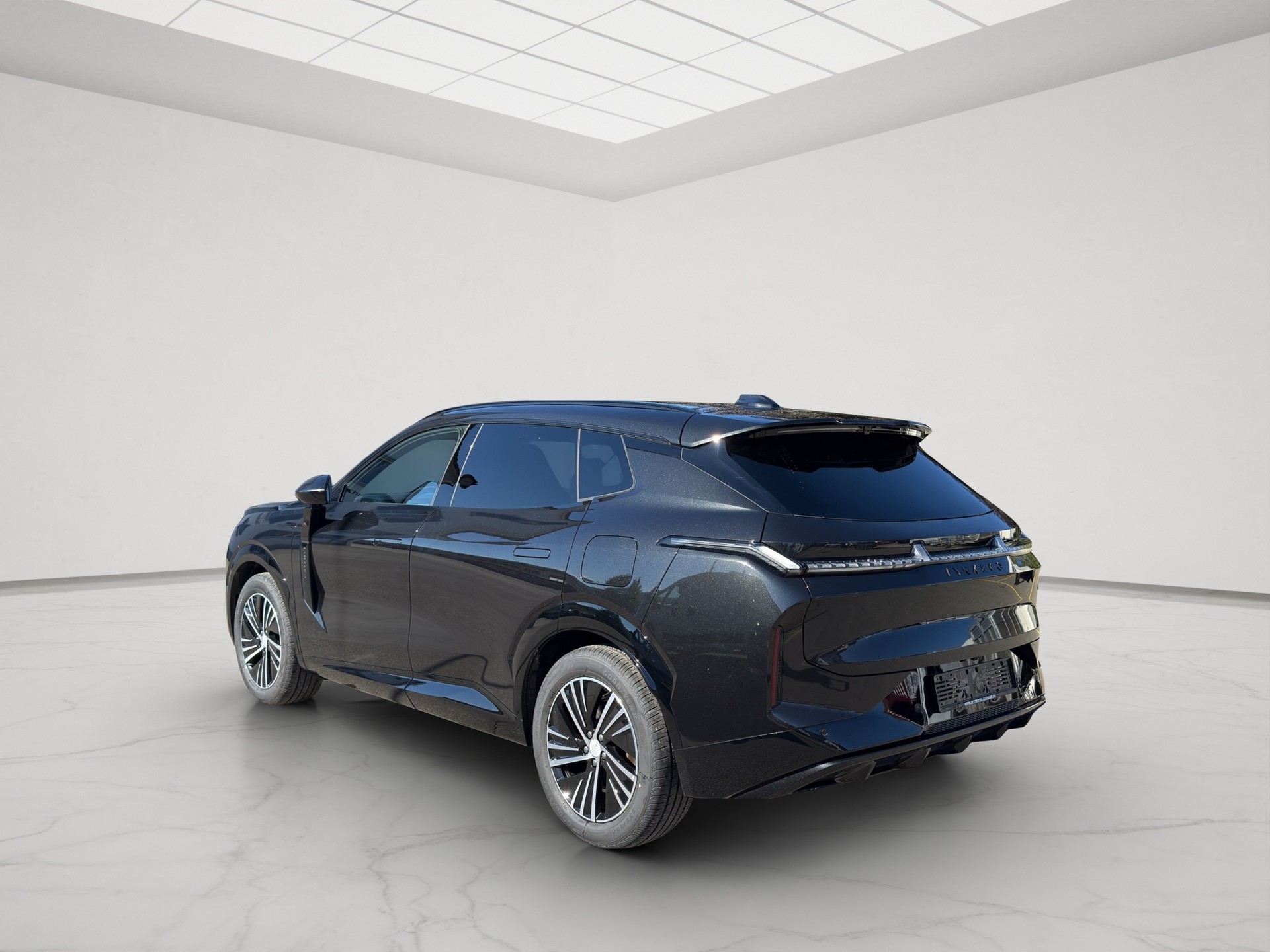 LYNK & CO 08 1.5 PHEV Core-showroom-element-3