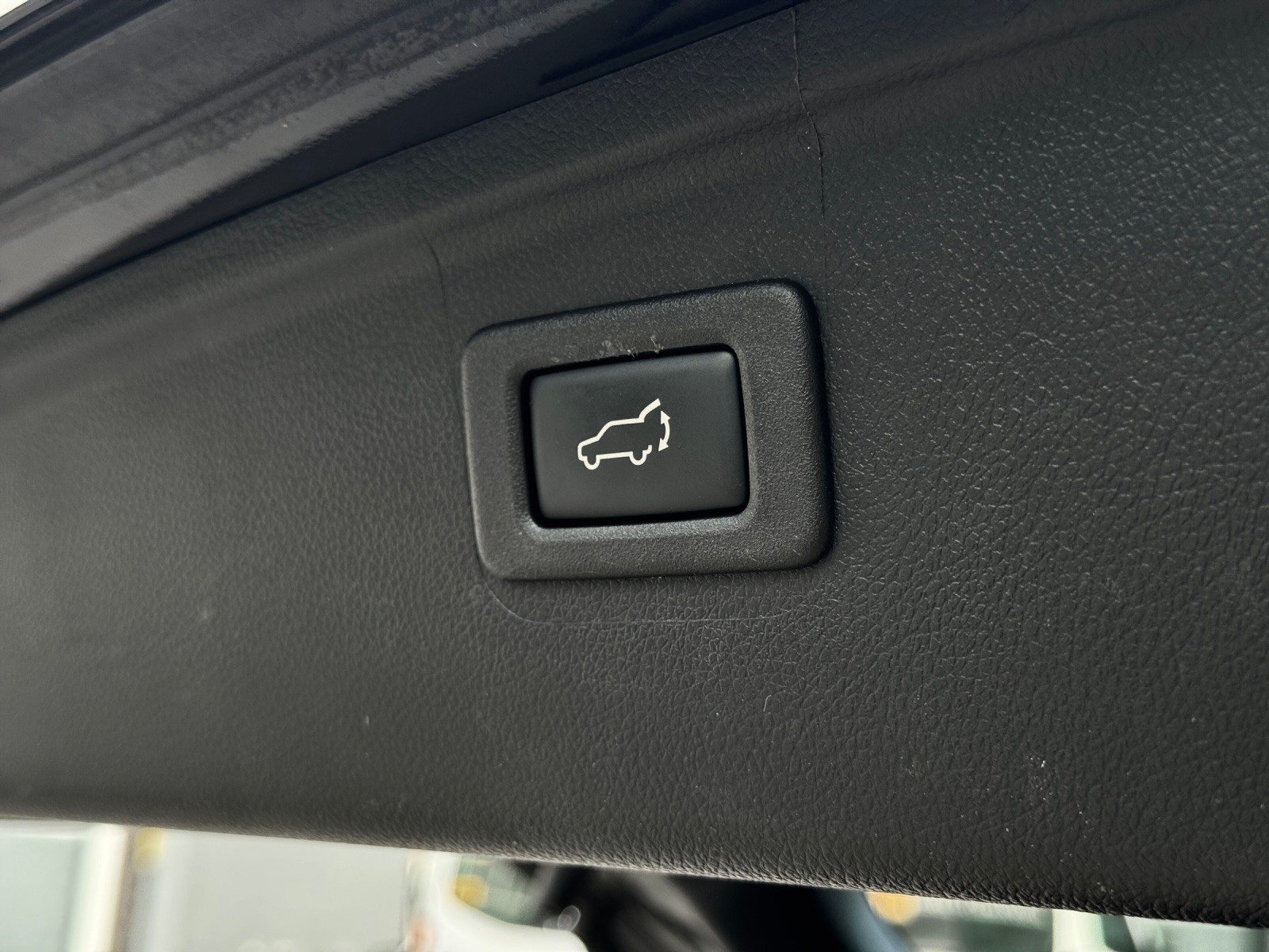 SUBARU Outback 2.0D Swiss AWD Lineartronic *Rückfahrtkamera + Sitzheizung*-image-23