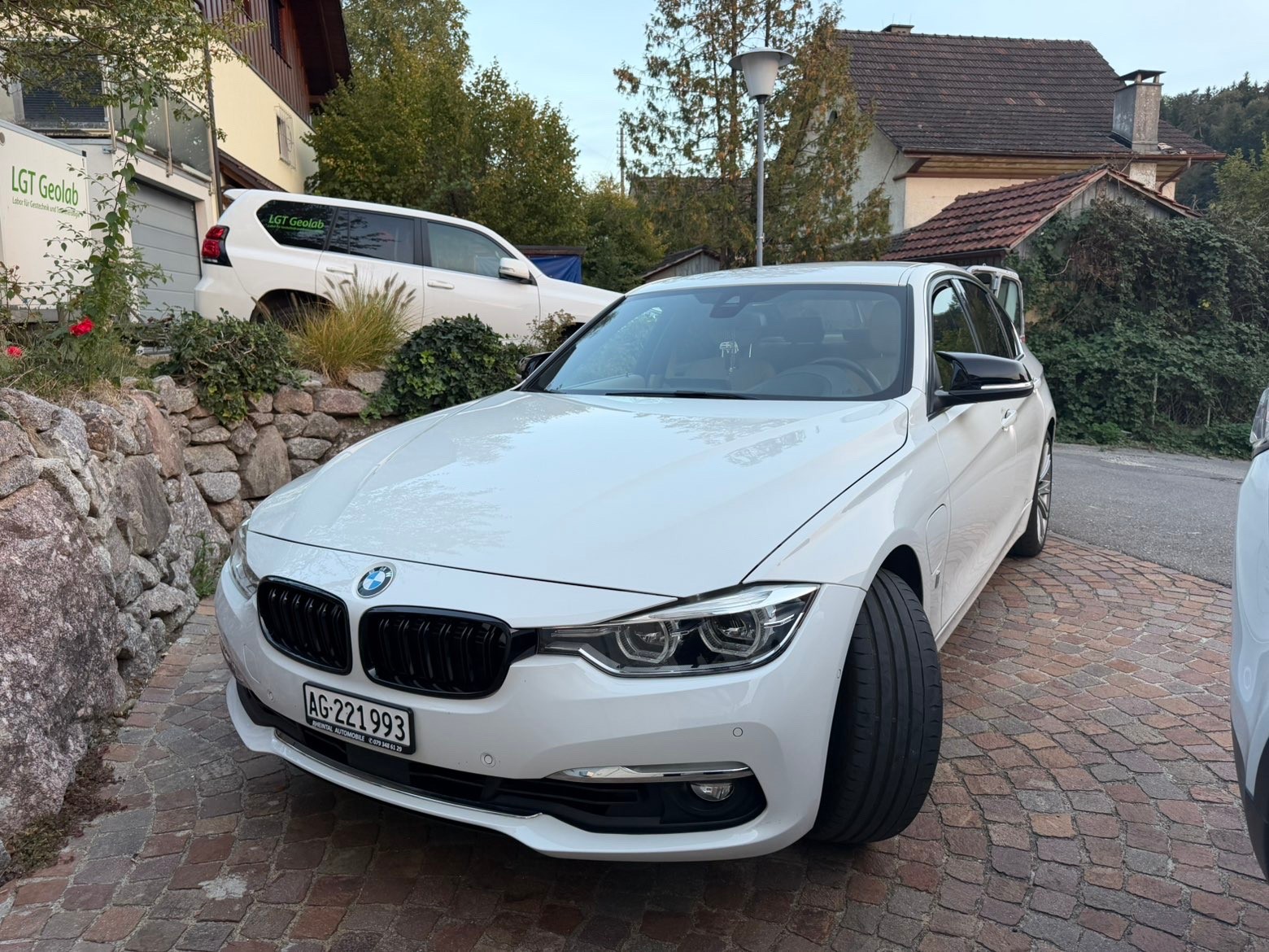 BMW 330e