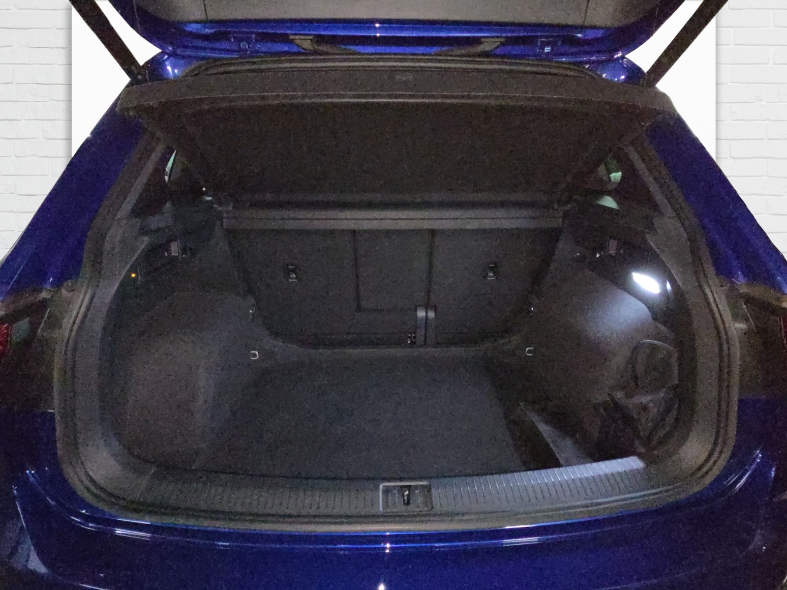 VW Tiguan 2.0TSI R 4Motion DSG-image-8