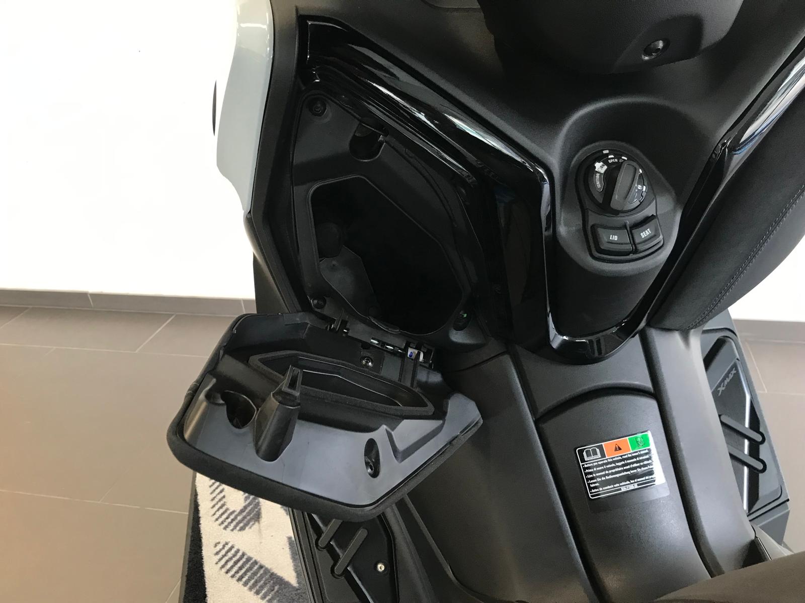 YAMAHA X-Max 300 Tech Max +-image-8