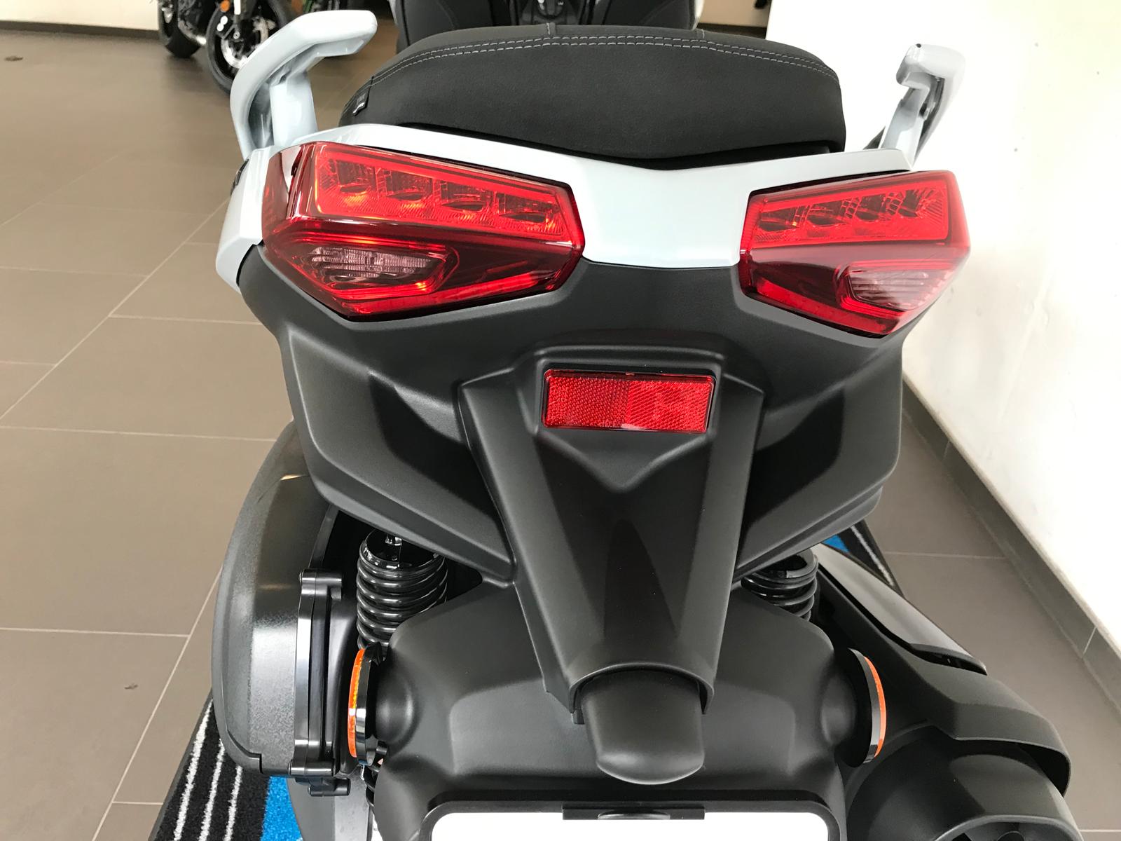 YAMAHA X-Max 300 Tech Max +-image-6
