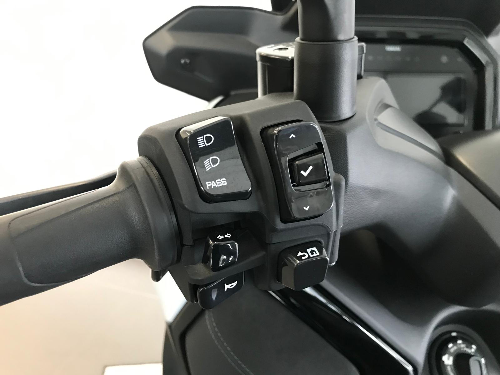 YAMAHA X-Max 300 Tech Max +-image-15