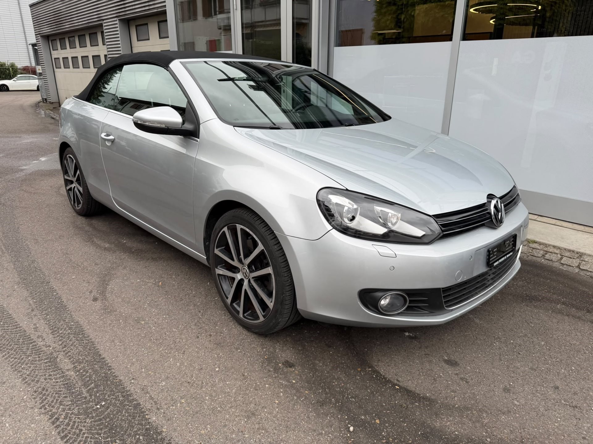 VW Golf Cabriolet DESIGN 1.4 TSI *** IM TOPZUSTAND MIT NEUER STEUERKETTE UND 4 WINTERRÄDER!! ***-showroom-element-3