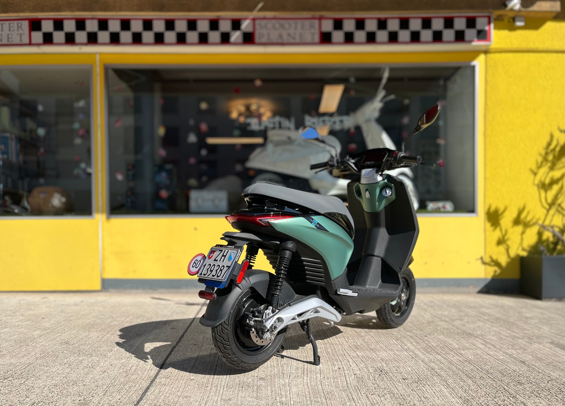 PIAGGIO Piaggio 1 Active 60km/h Full Electric-showroom-element-3