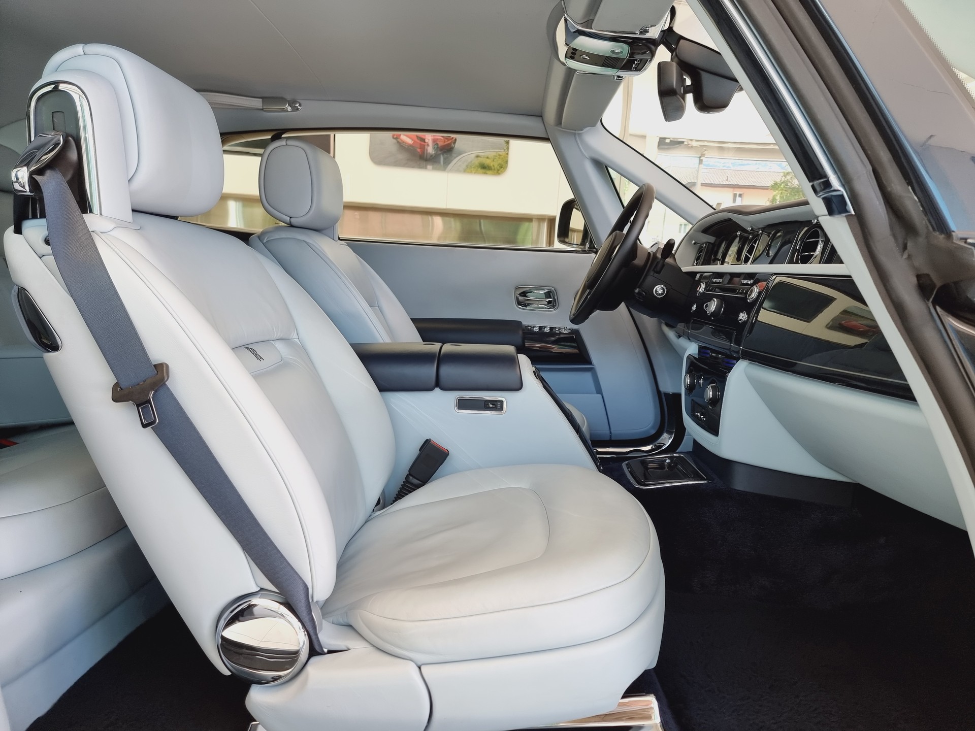 ROLLS-ROYCE Phantom 6.7 V12 Coupé-image-11