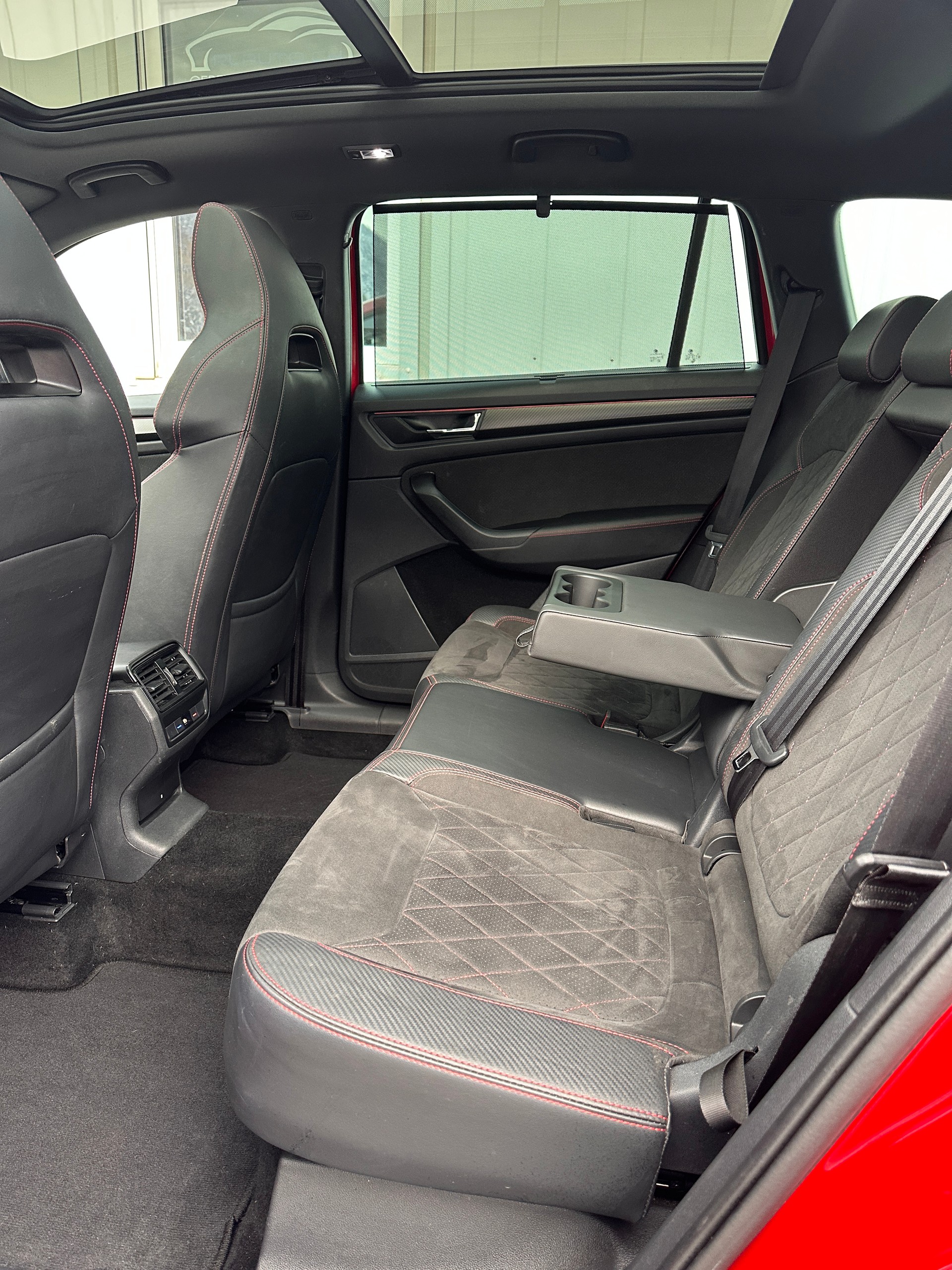 SKODA SKODA Kodiaq RS 4x4 PANORAMA * AHK * CH * 20" ALU* 8 FACH*STANDHEIZUNG*-image-11