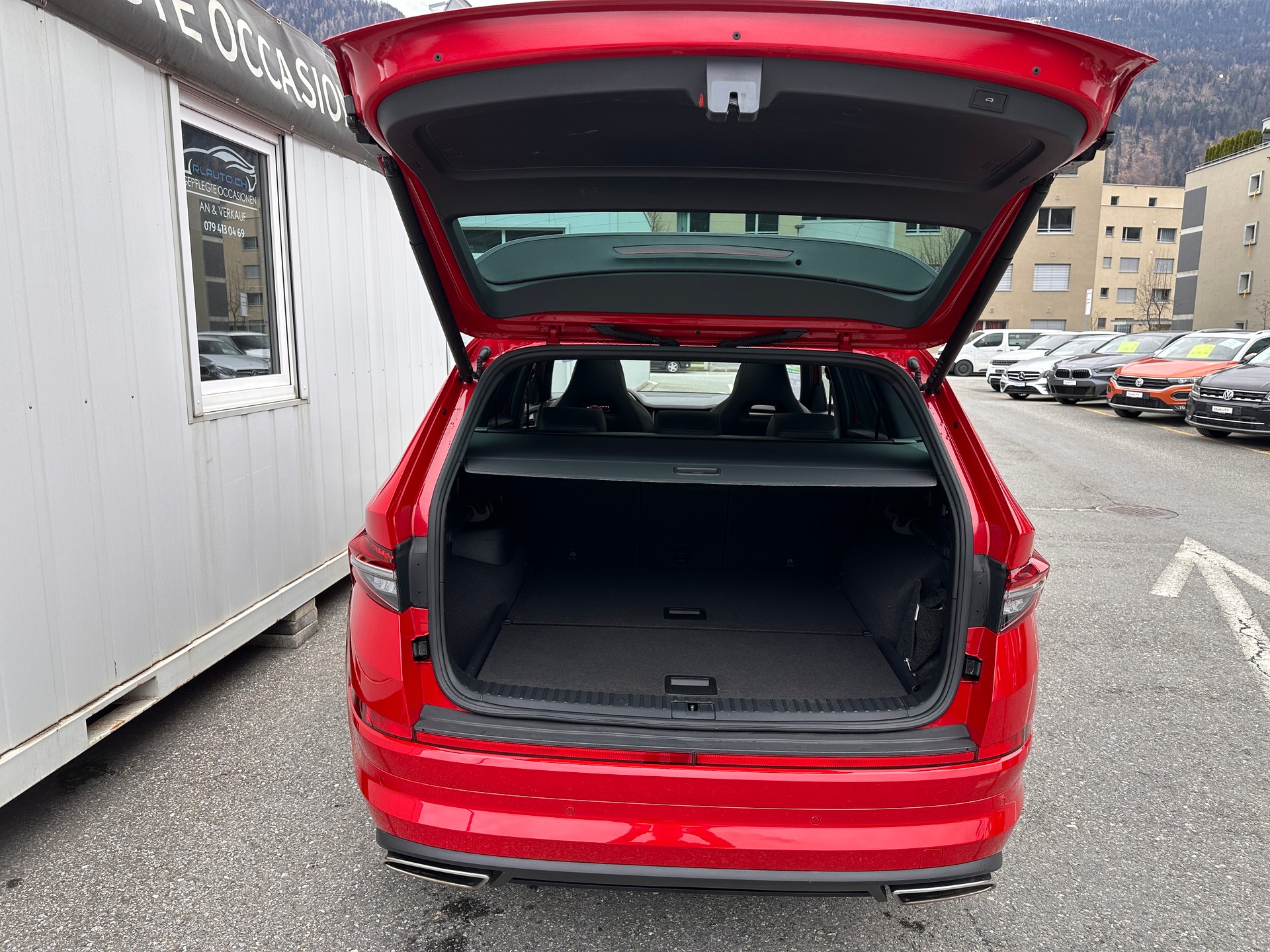 SKODA SKODA Kodiaq RS 4x4 PANORAMA * AHK * CH * 20" ALU* 8 FACH*STANDHEIZUNG*-image-4