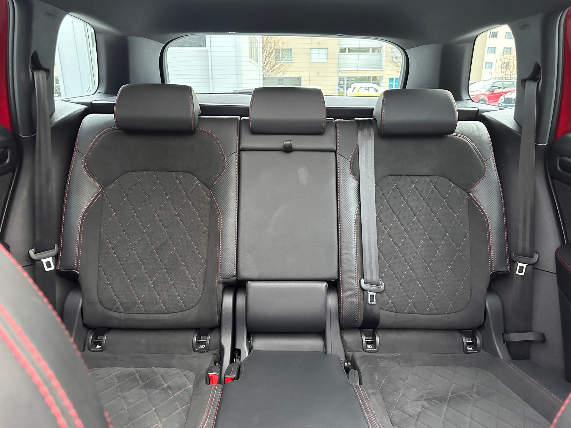SKODA SKODA Kodiaq RS 4x4 PANORAMA * AHK * CH * 20" ALU* 8 FACH*STANDHEIZUNG*-image-14