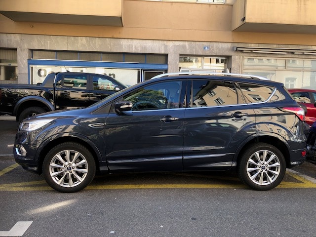 FORD Kuga 2.0 EcoB Vignale-showroom-element-1