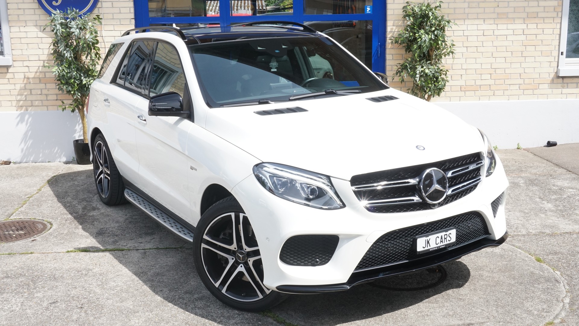 MERCEDES-BENZ GLE 43 AMG-showroom-element-2
