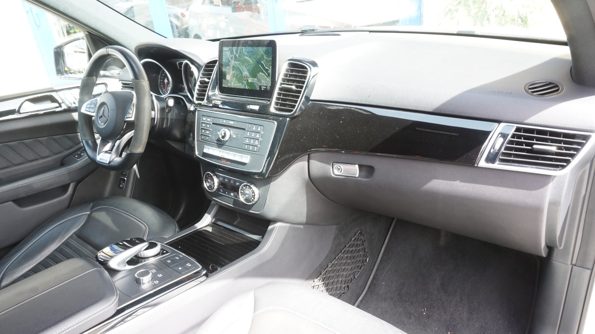 MERCEDES-BENZ GLE 43 AMG-image-13