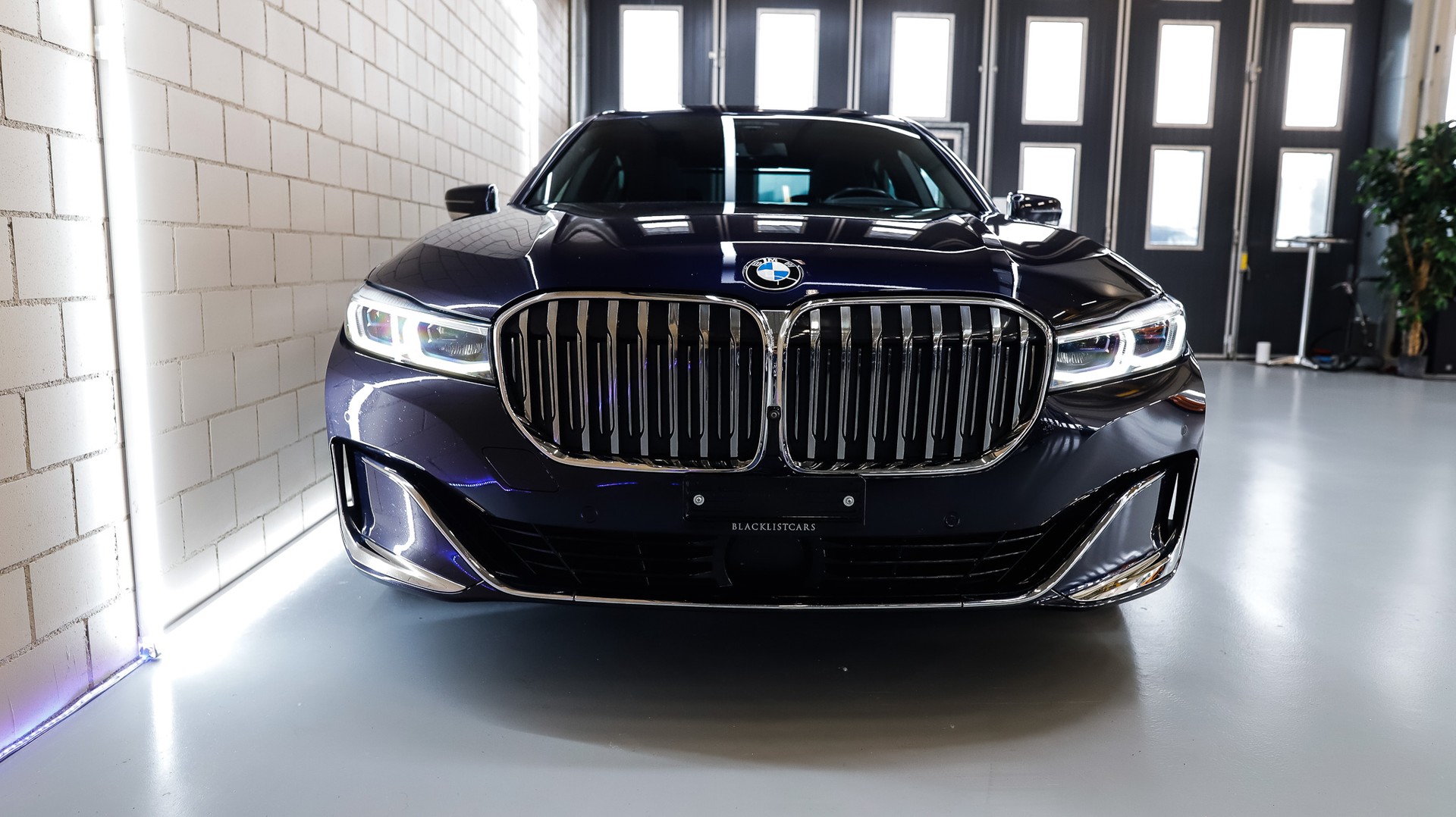 BMW 745Le xDrive Steptronic-showroom-element-2