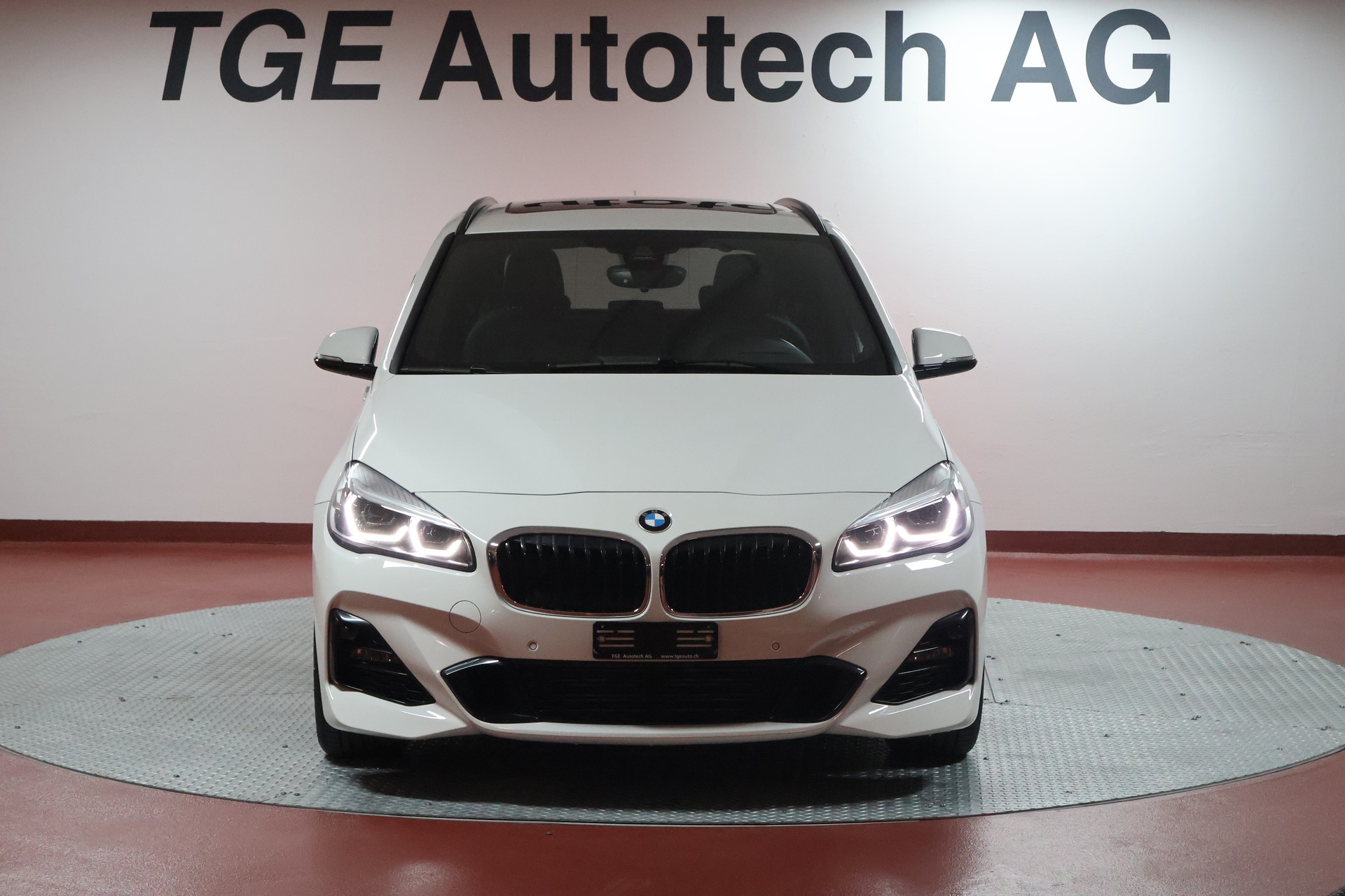 BMW 220d xDrive Active Tourer Steptronic M Sport-showroom-element-1