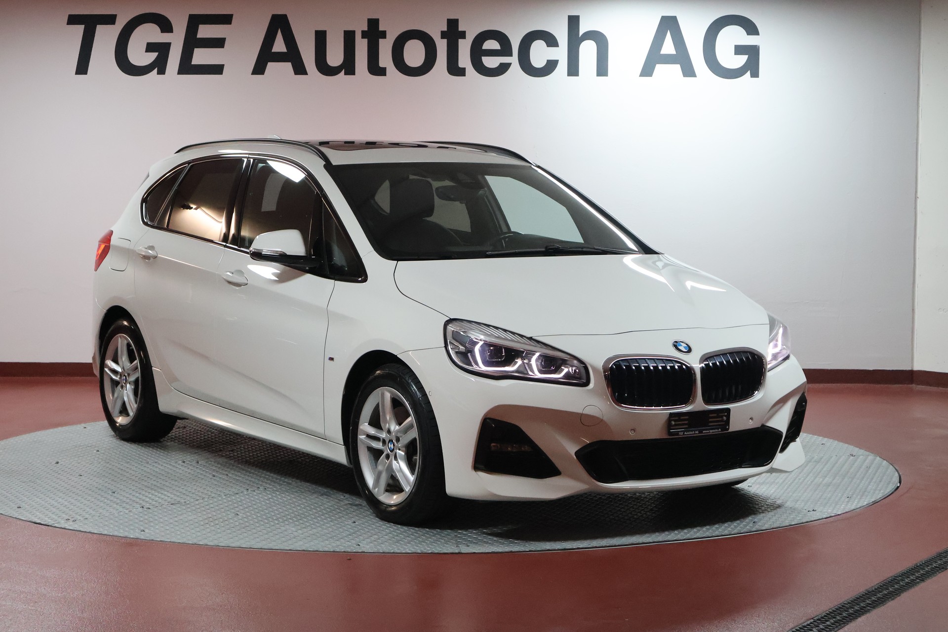 BMW 220d xDrive Active Tourer Steptronic M Sport-showroom-element-2