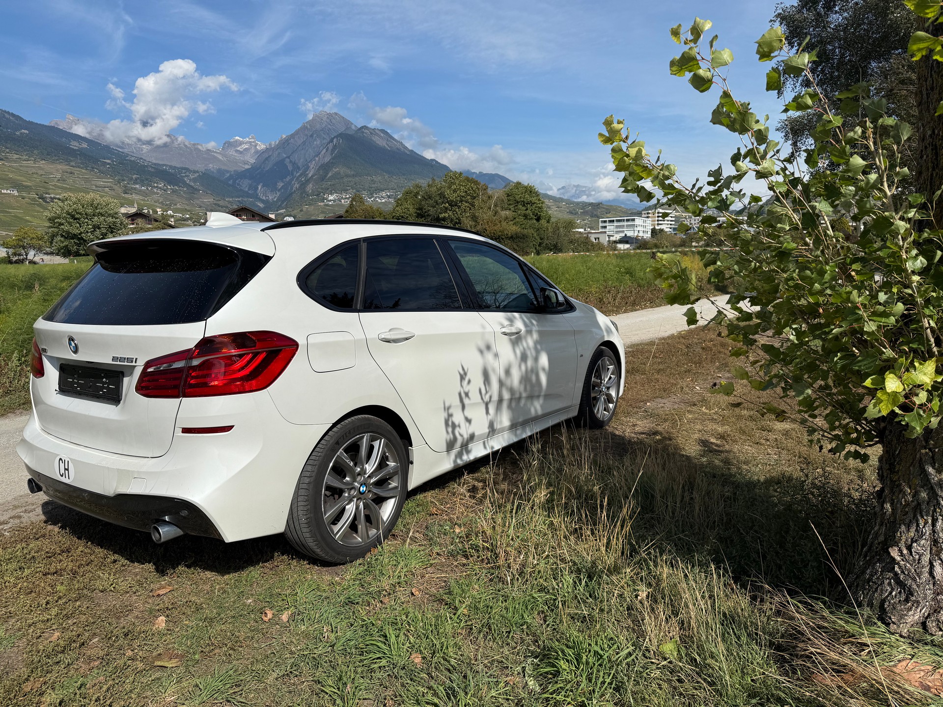 BMW 225i xDrive Active Tourer Luxury Line Steptronic-image-2