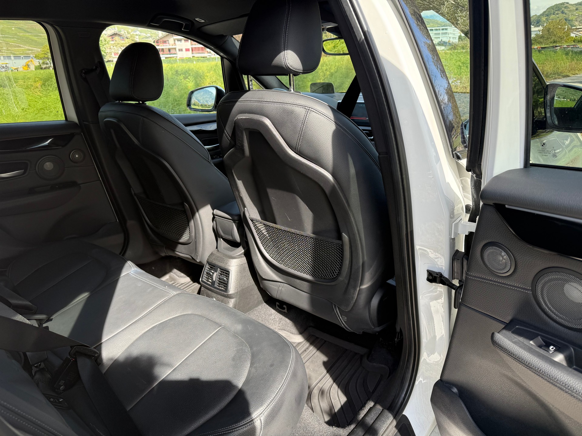 BMW 225i xDrive Active Tourer Luxury Line Steptronic-image-5