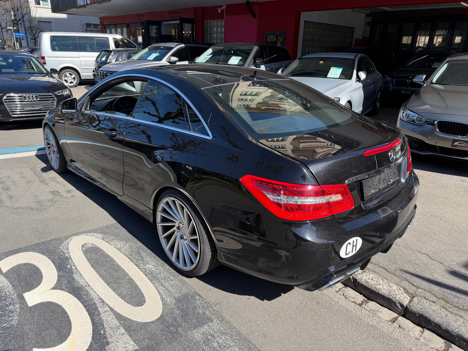MERCEDES-BENZ E 200 CGI BlueEfficiency My Star Automatic-image-3