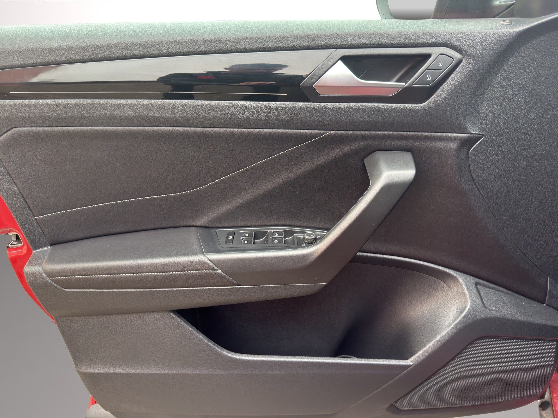 VW T-Roc 2.0 TSI R-Line DSG 4Motion-image-9