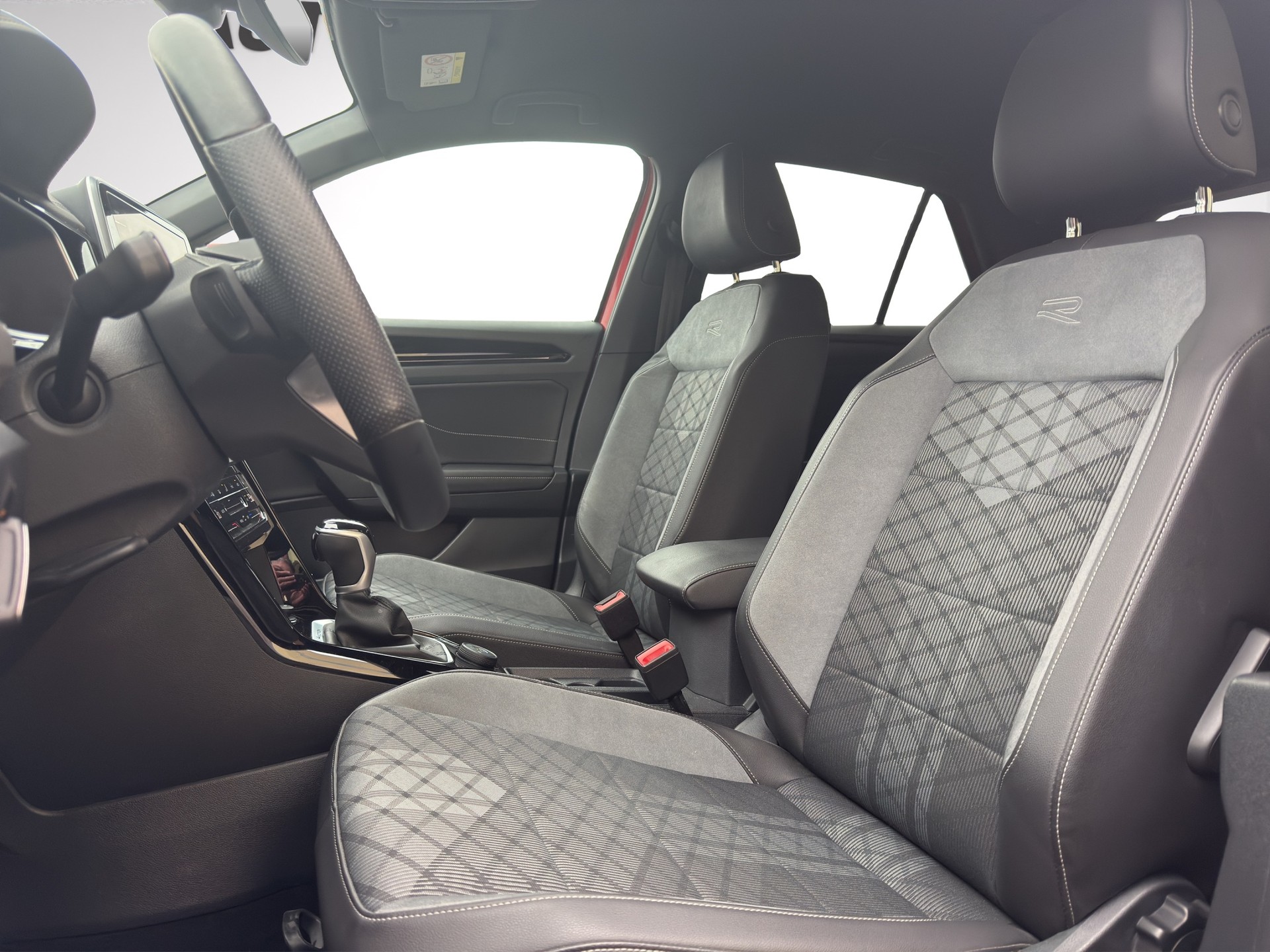 VW T-Roc 2.0 TSI R-Line DSG 4Motion-image-10