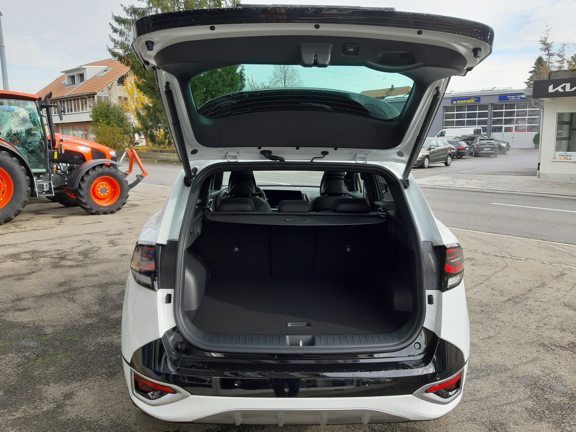 KIA Sportage 1.6T-GDi HEV GT-Line 4x4 A-showroom-element-3
