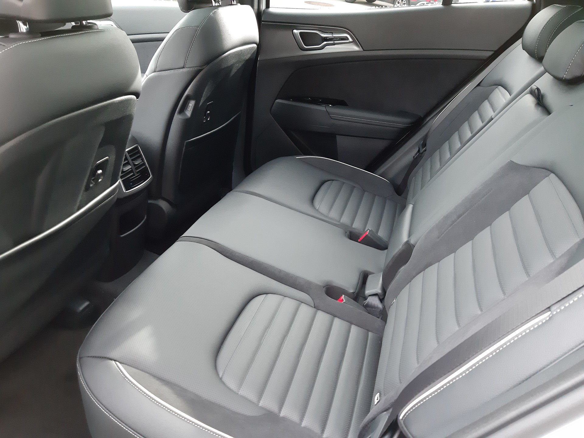 KIA Sportage 1.6T-GDi HEV GT-Line 4x4 A-image-5