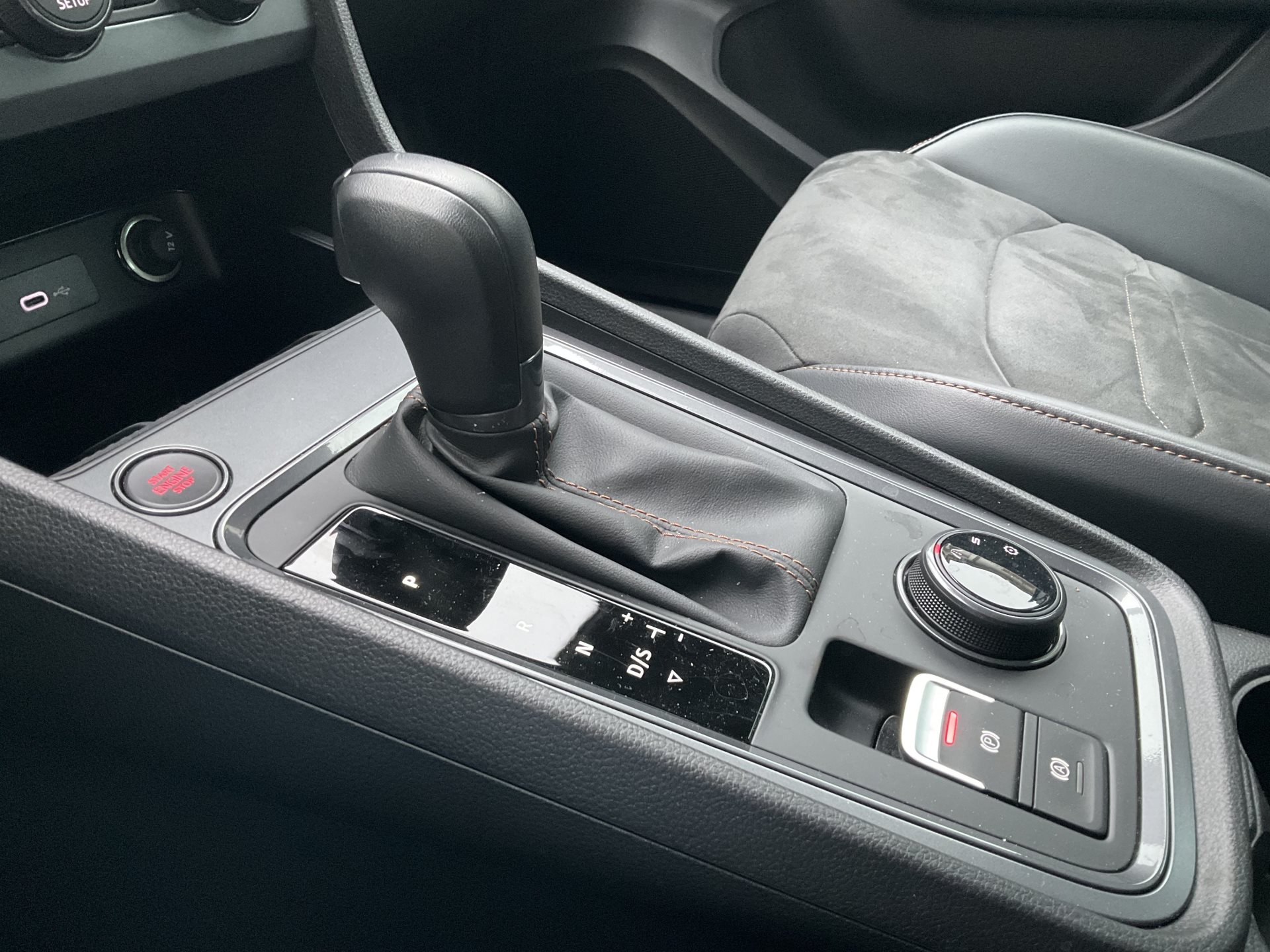 CUPRA Ateca 1.5 TSI *** ANHÄNGERKUPPLUNG & PANORAMADACH ***-image-30