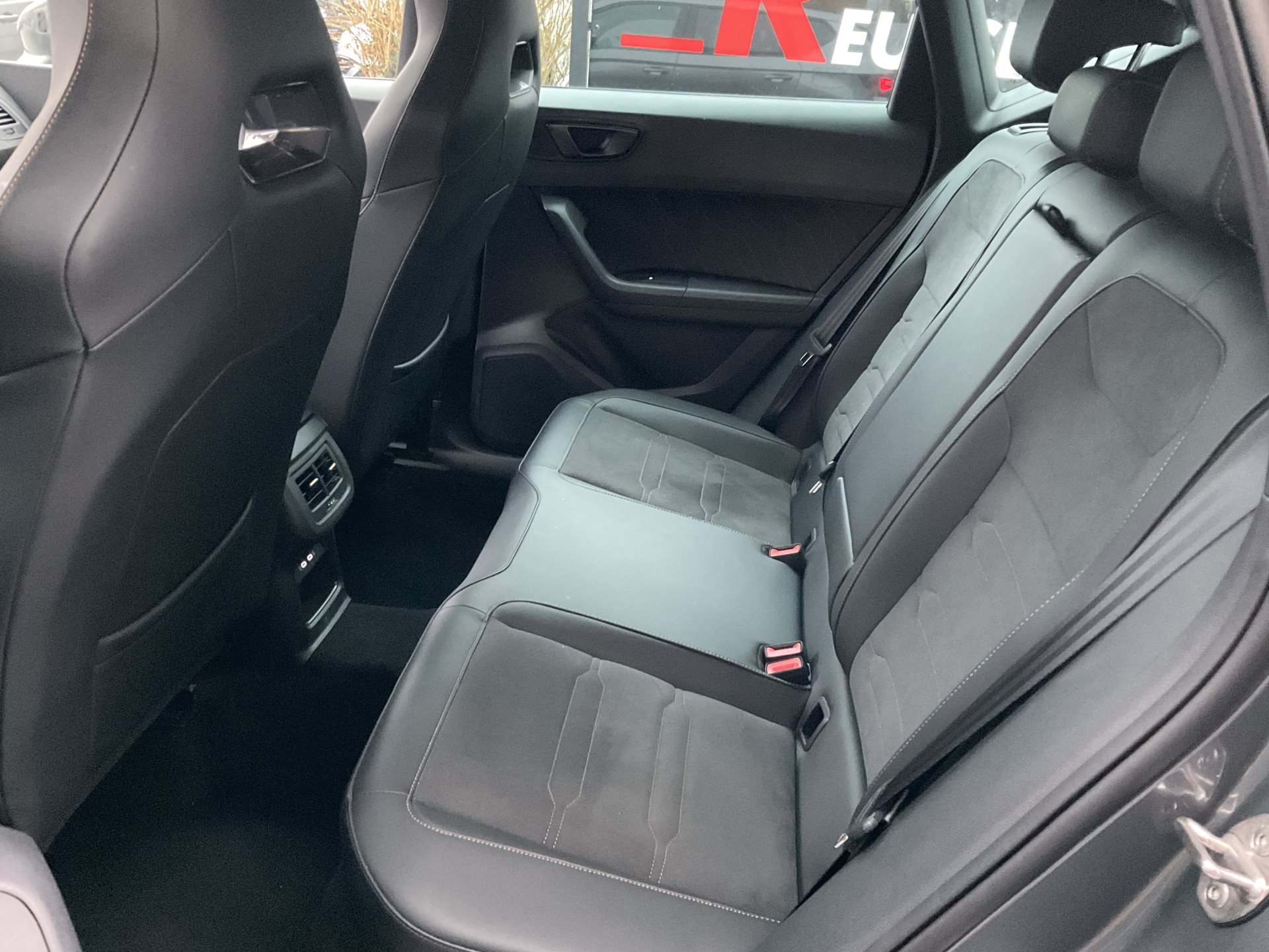 CUPRA Ateca 1.5 TSI *** ANHÄNGERKUPPLUNG & PANORAMADACH ***-image-32