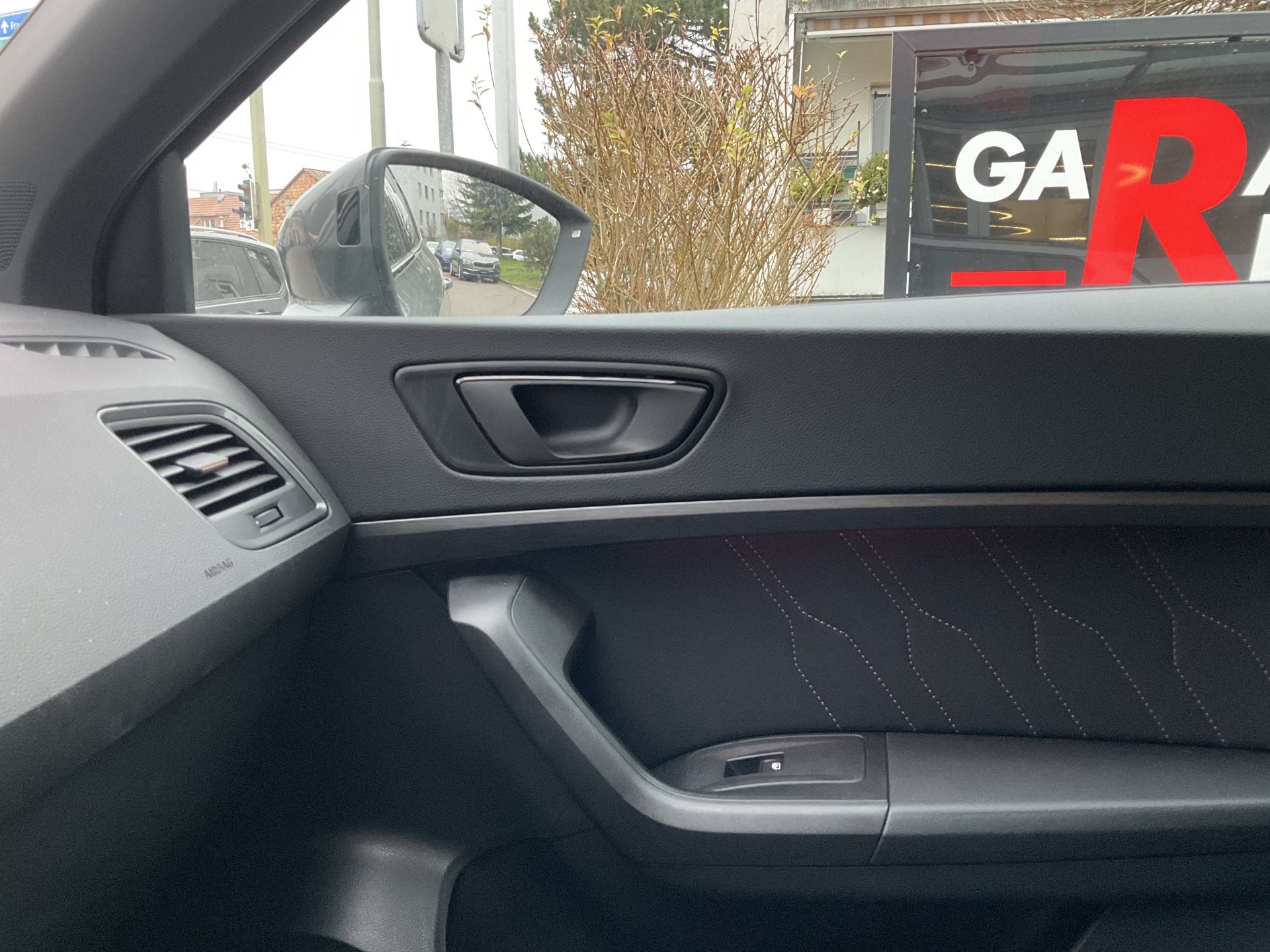 CUPRA Ateca 1.5 TSI *** ANHÄNGERKUPPLUNG & PANORAMADACH ***-image-9