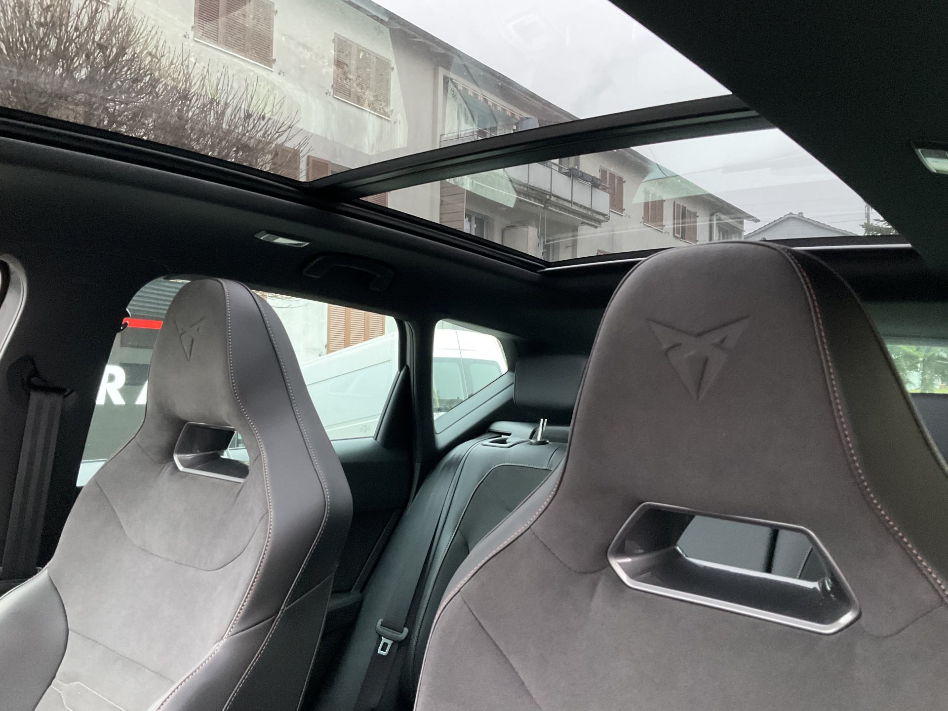 CUPRA Ateca 1.5 TSI *** ANHÄNGERKUPPLUNG & PANORAMADACH ***-image-8