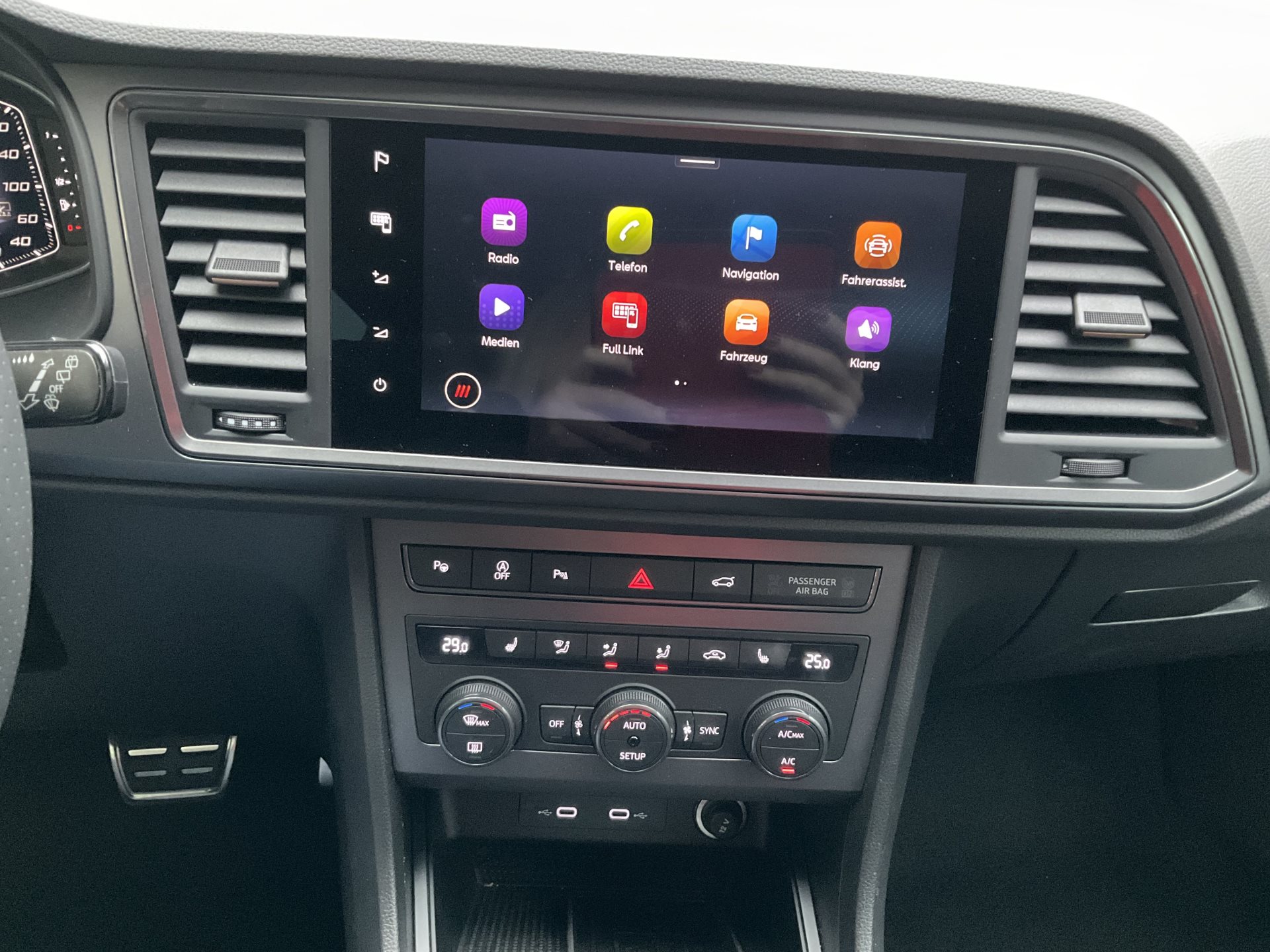 CUPRA Ateca 1.5 TSI *** ANHÄNGERKUPPLUNG & PANORAMADACH ***-image-29