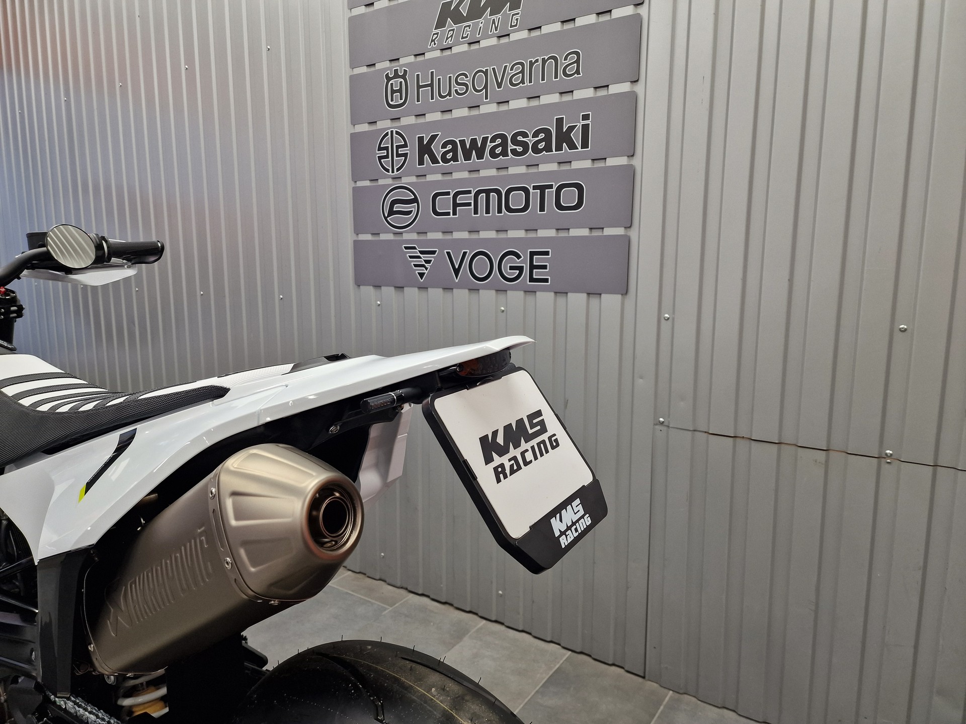 HUSQVARNA 701 Supermoto-image-12