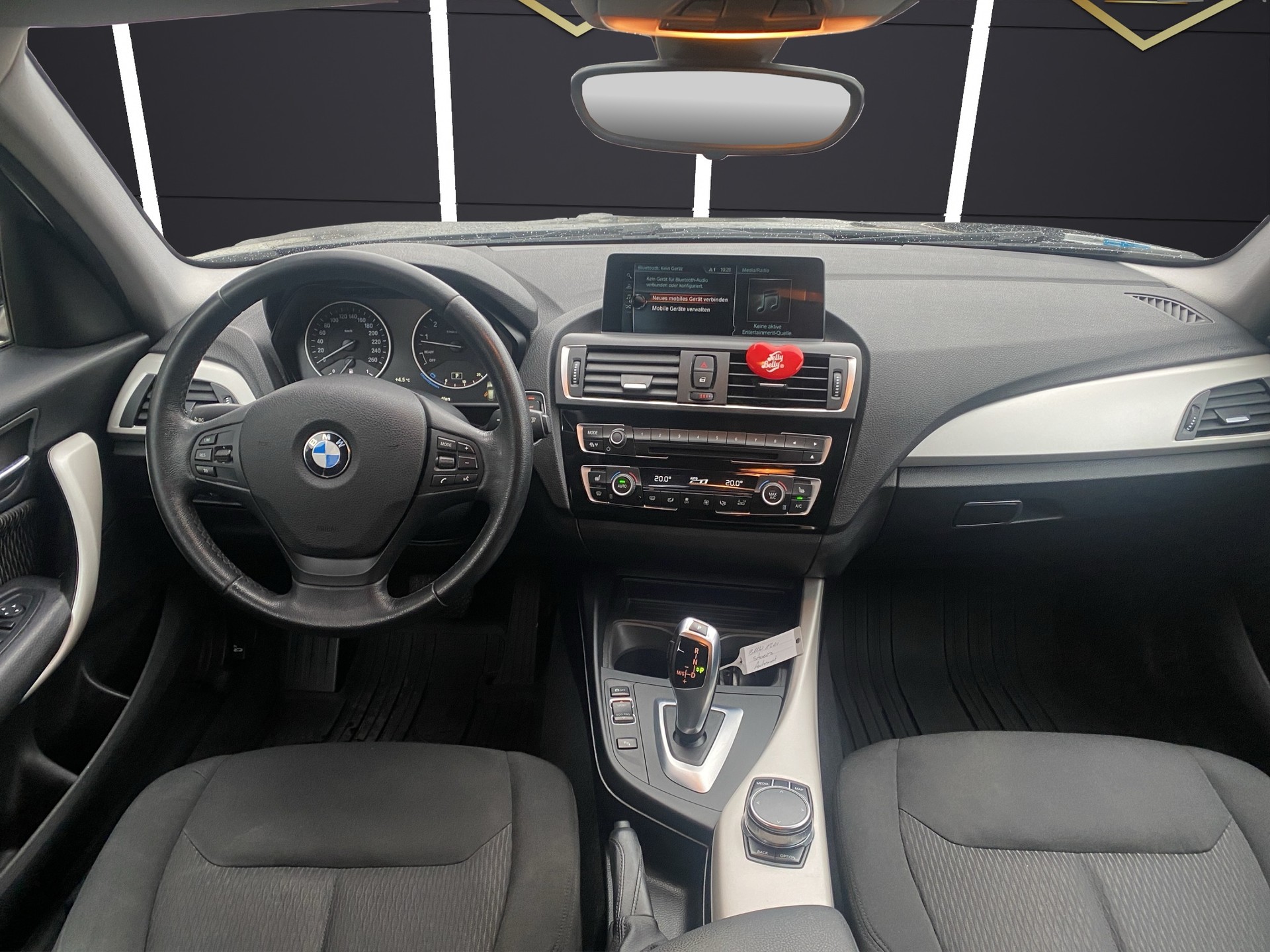 BMW 120i Sport Line Steptronic-image-10