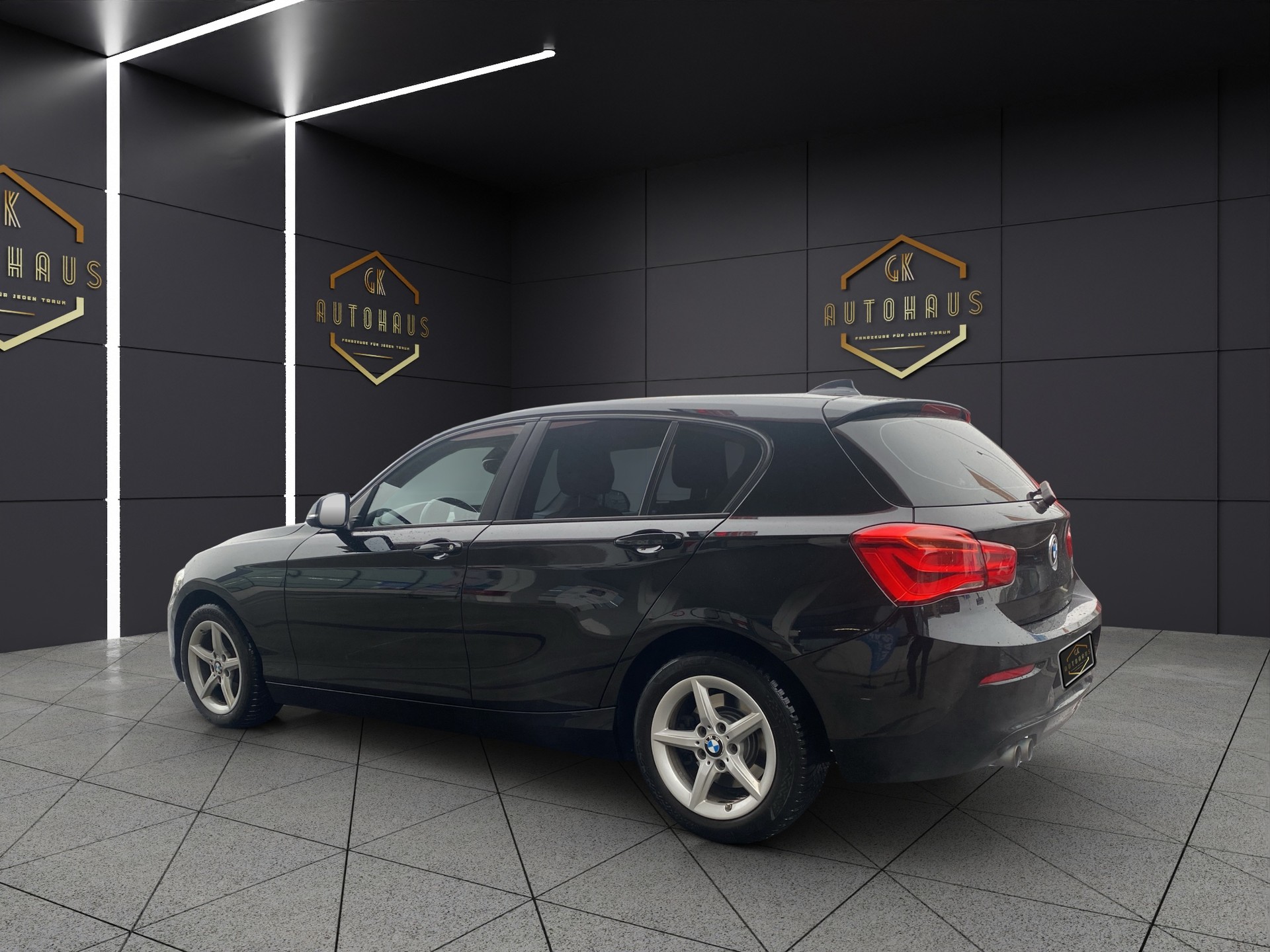 BMW 120i Sport Line Steptronic-image-2