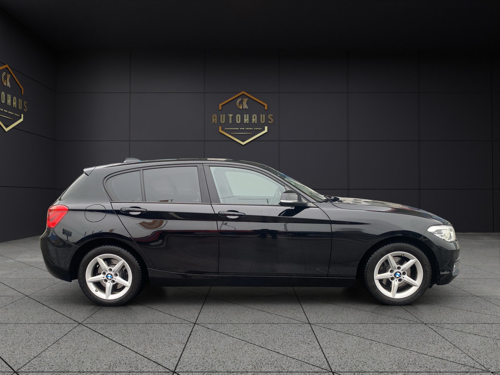 BMW 120i Sport Line Steptronic-image-6