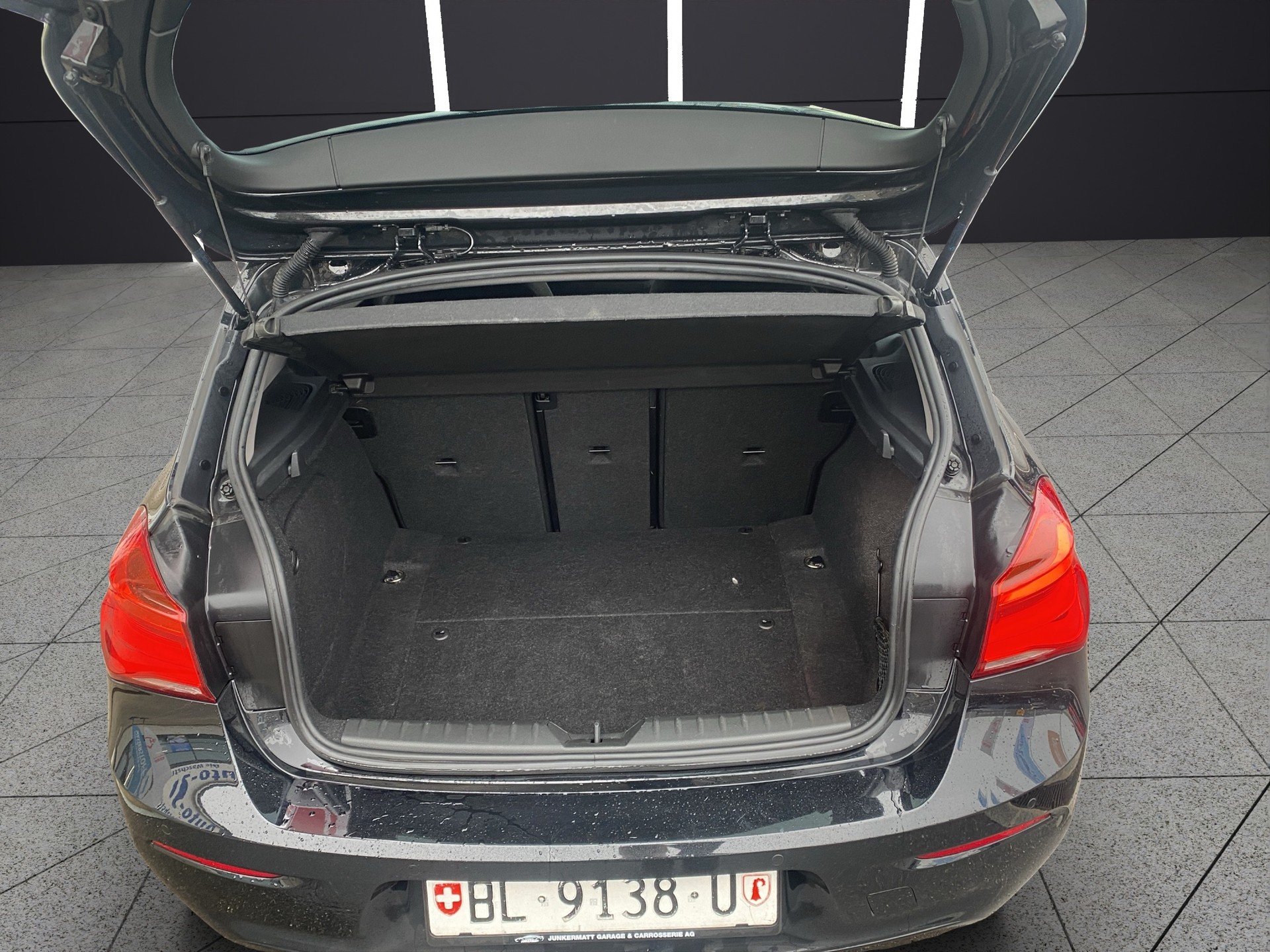 BMW 120i Sport Line Steptronic-image-4