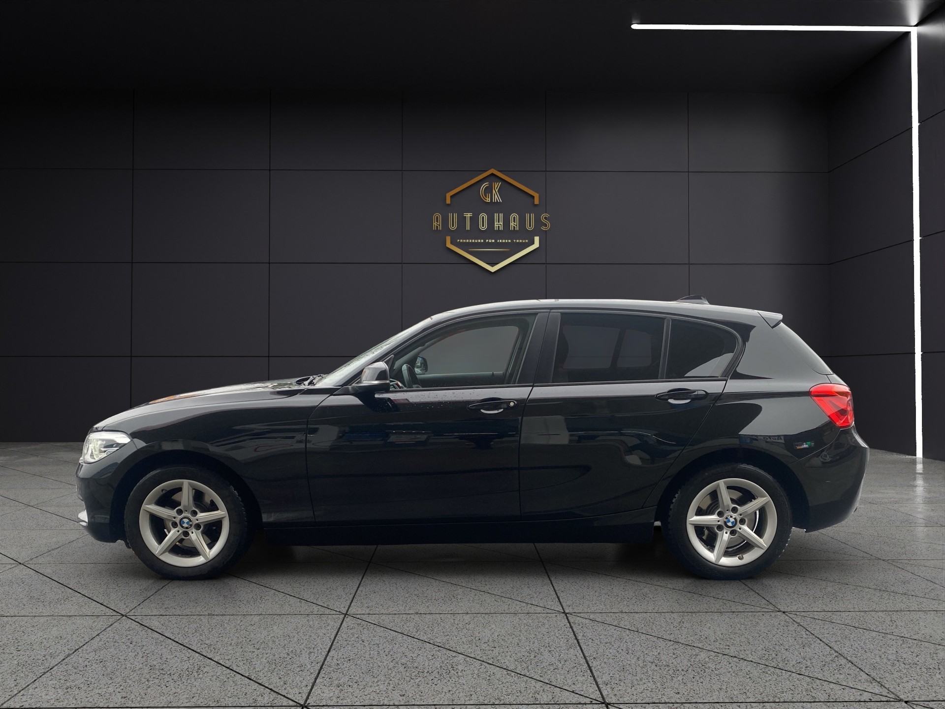 BMW 120i Sport Line Steptronic-image-1