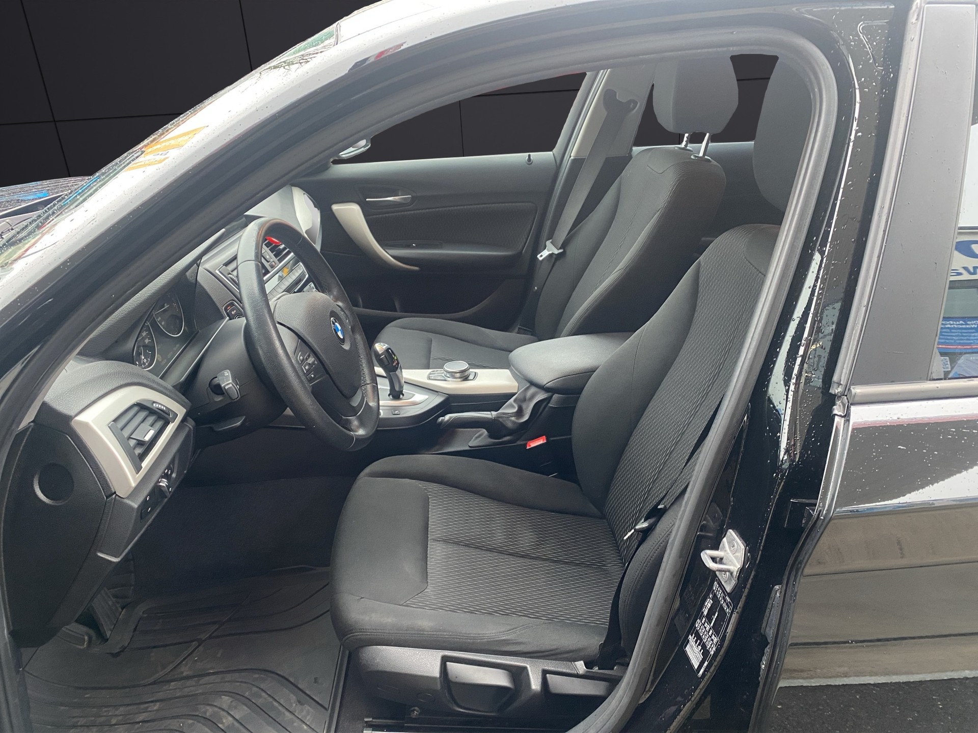 BMW 120i Sport Line Steptronic-image-9