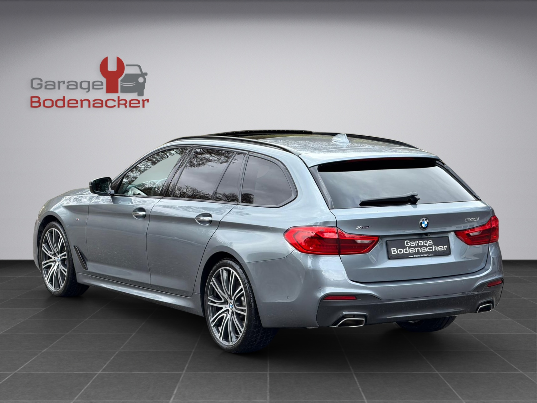 BMW 540i xDrive Touring Steptronic M Paket-showroom-element-3